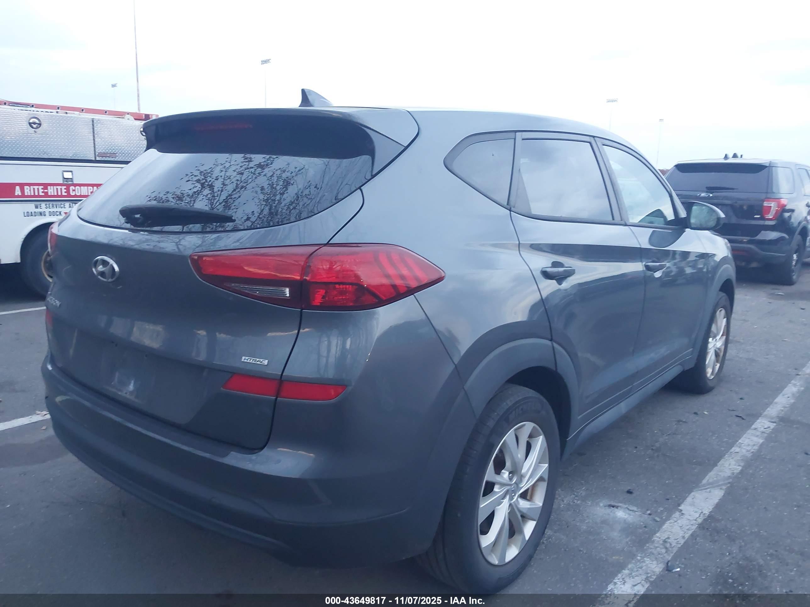 HYUNDAI TUCSON image 4