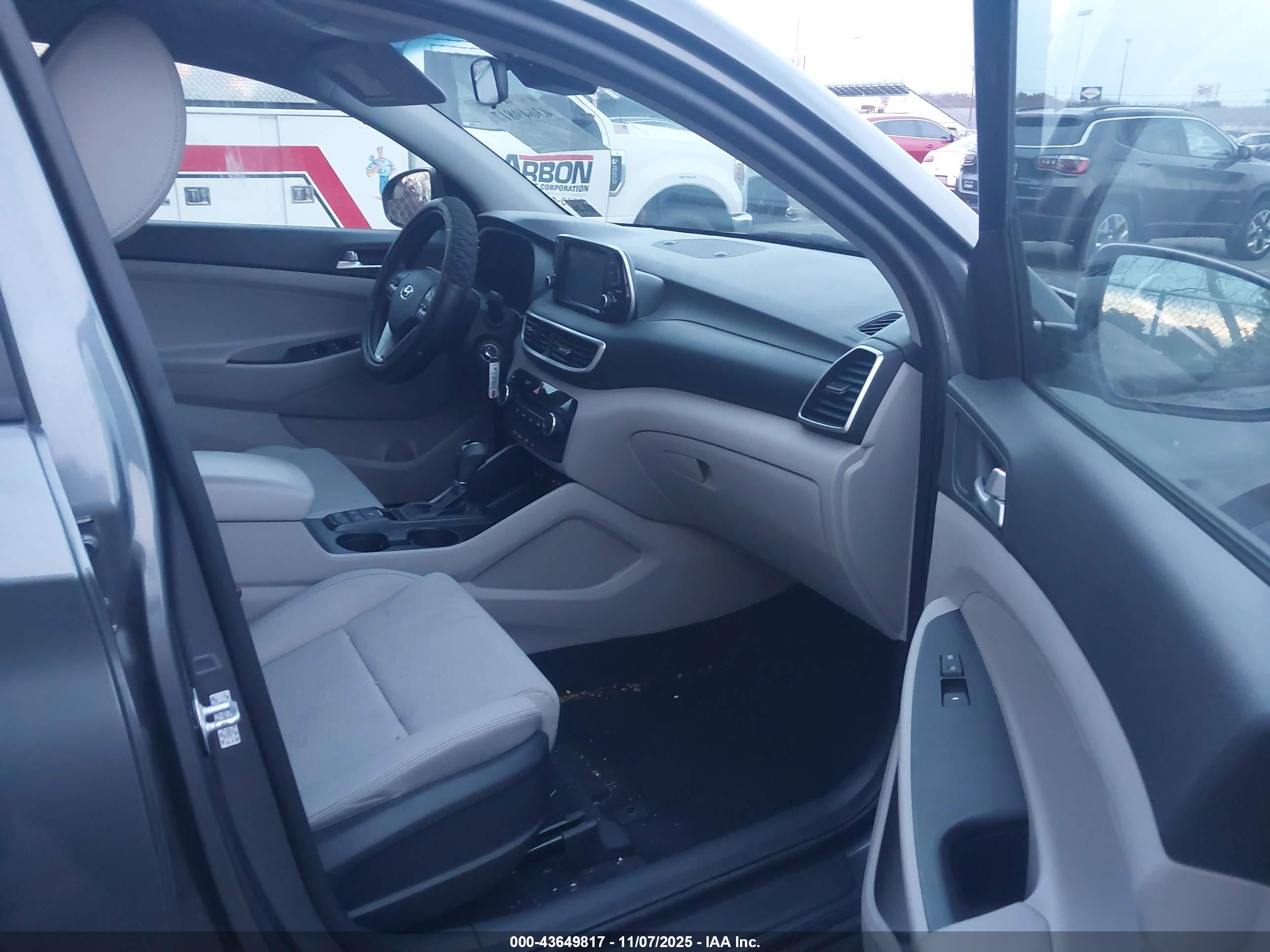 HYUNDAI TUCSON image 5