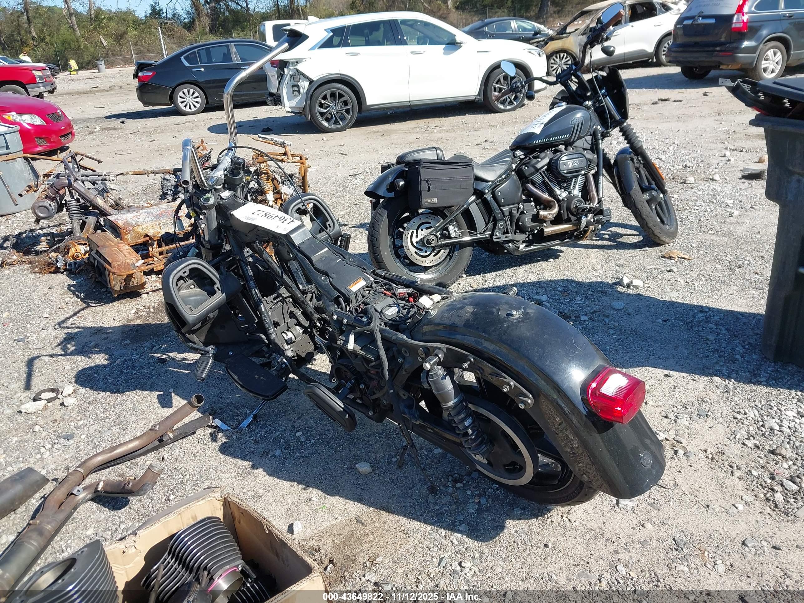 HARLEY-DAVIDSON FLTRK image 3