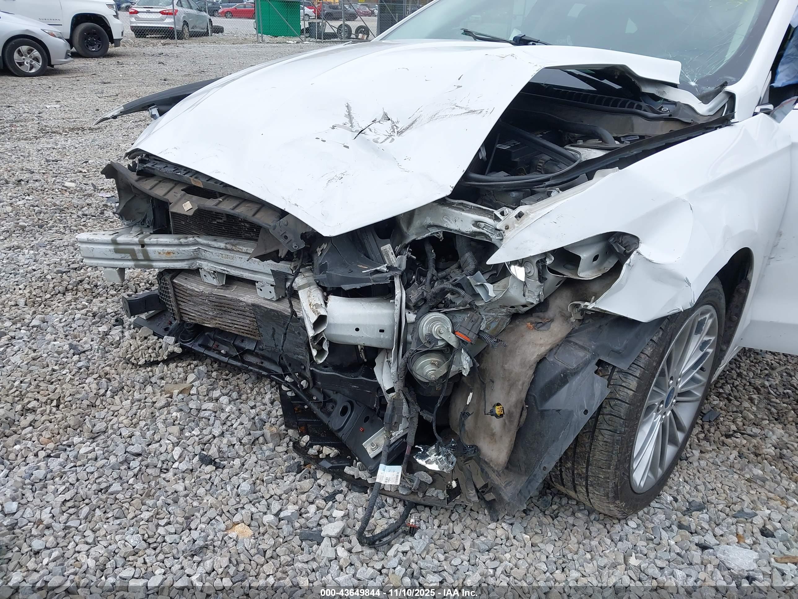 FORD FUSION image 10