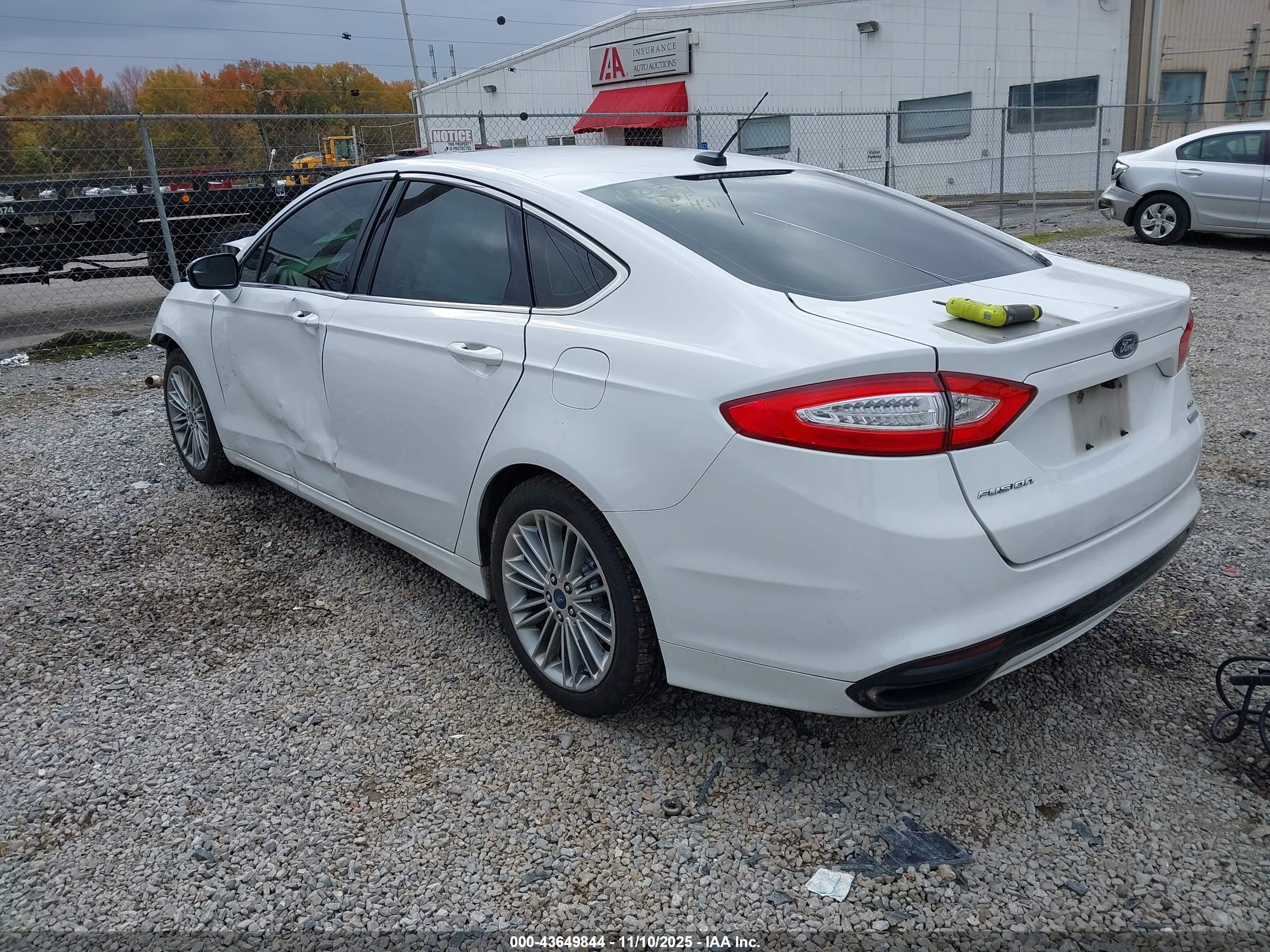 FORD FUSION image 3