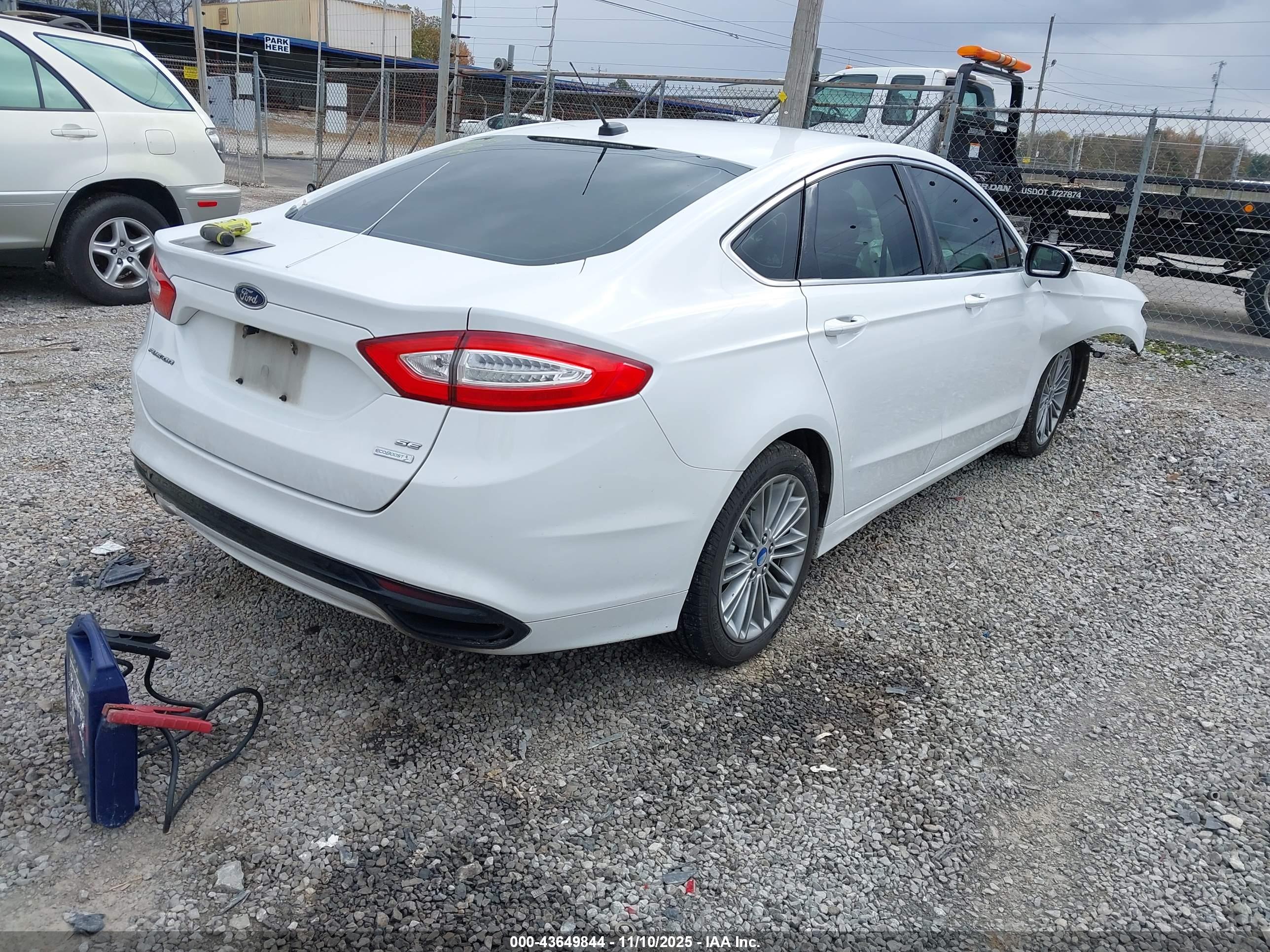FORD FUSION image 4