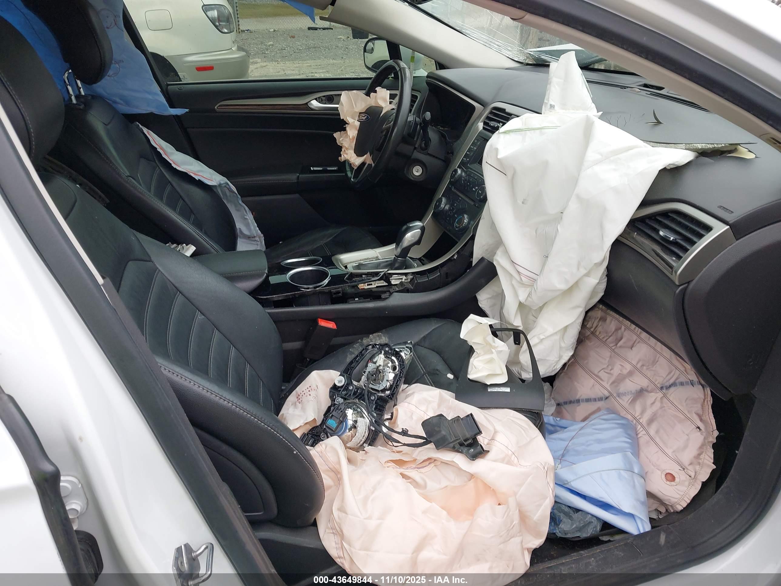 FORD FUSION image 5