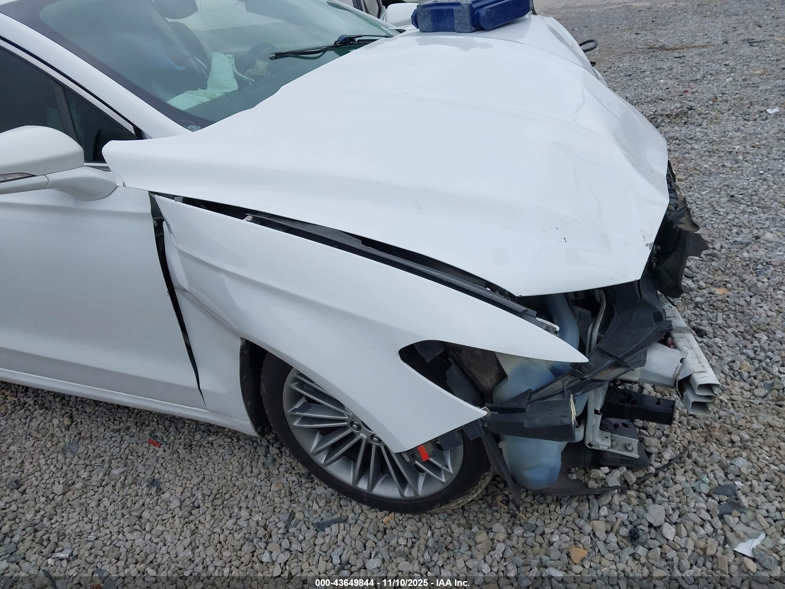 FORD FUSION image 6