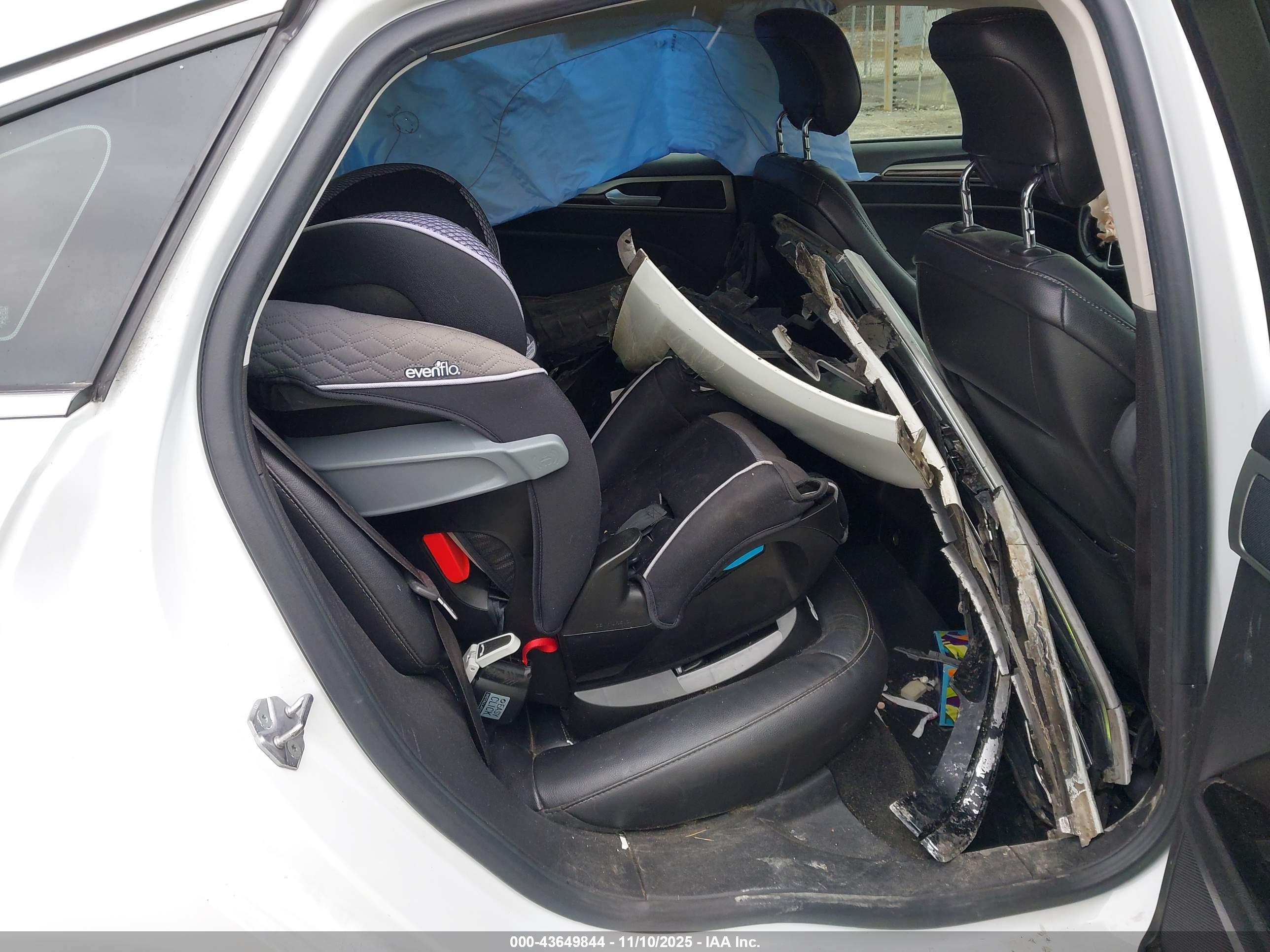 FORD FUSION image 8