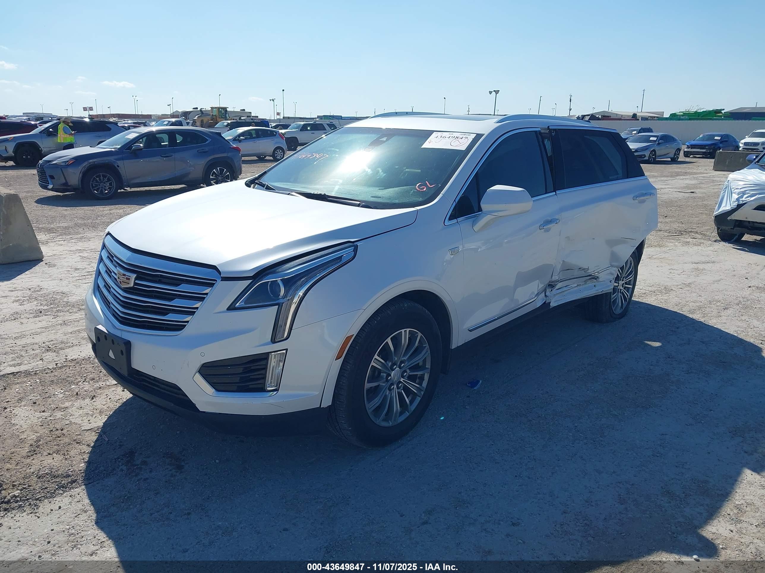 CADILLAC XT5 image 2