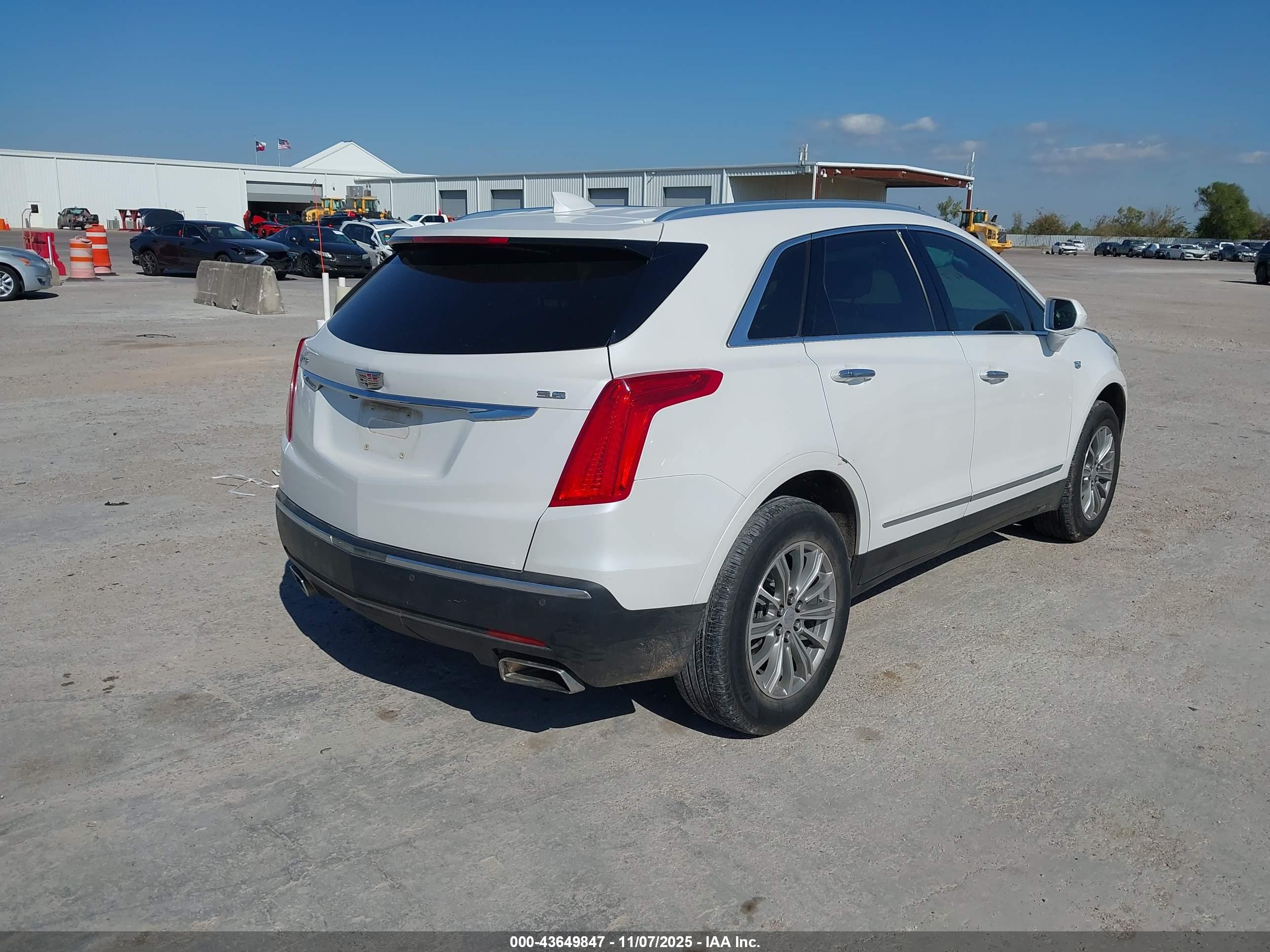 CADILLAC XT5 image 4