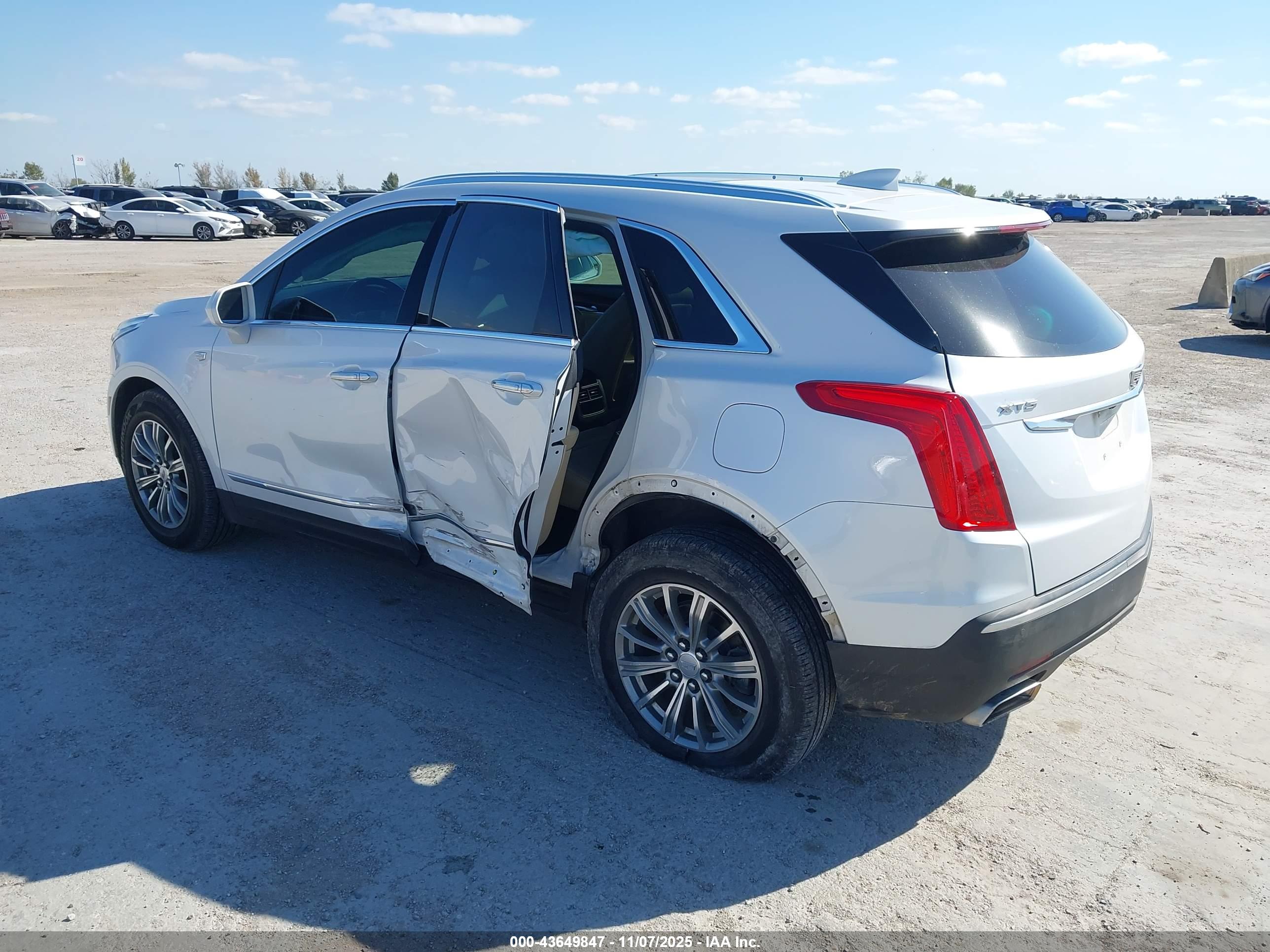 CADILLAC XT5 image 6