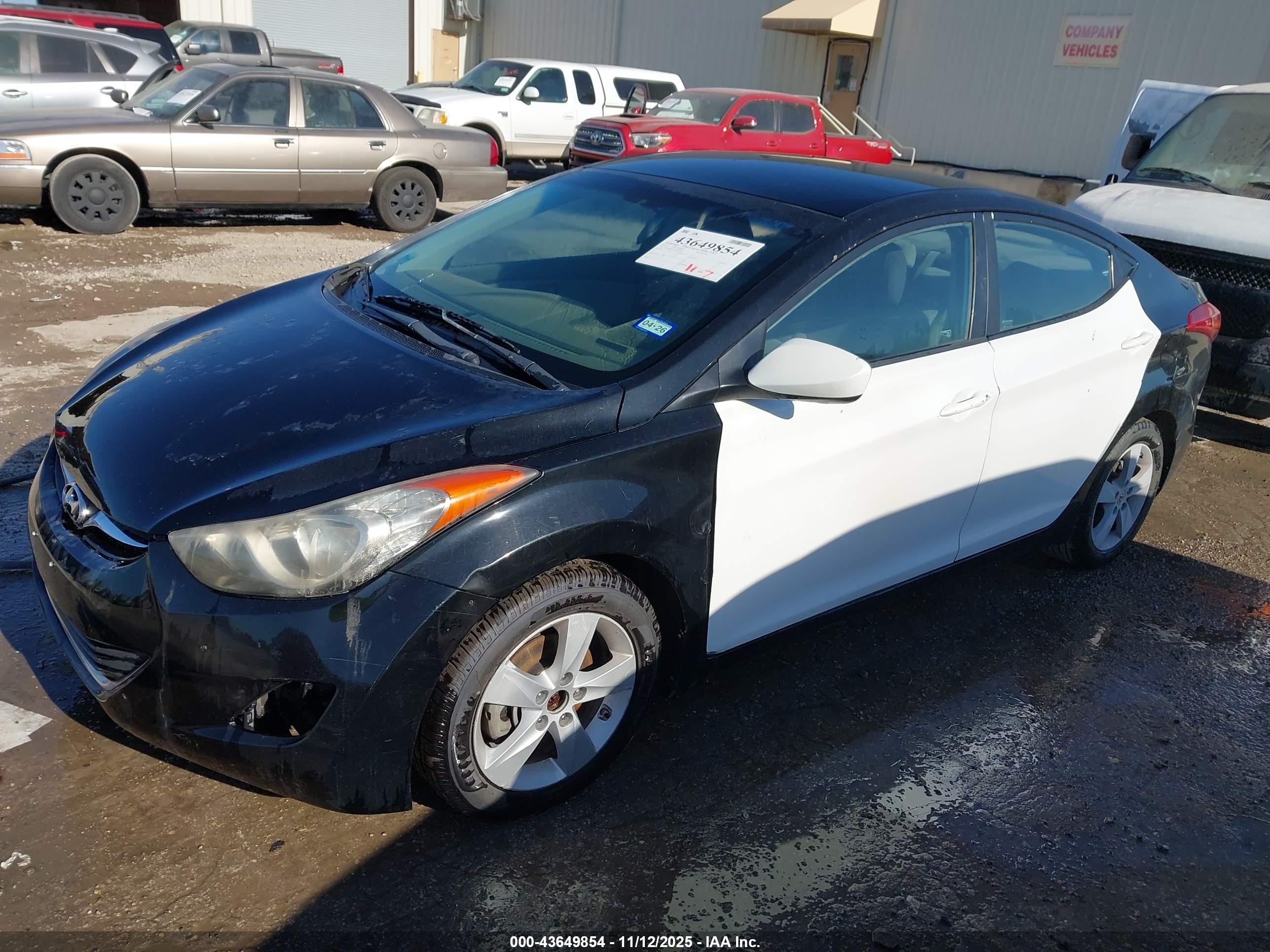 HYUNDAI ELANTRA image 2