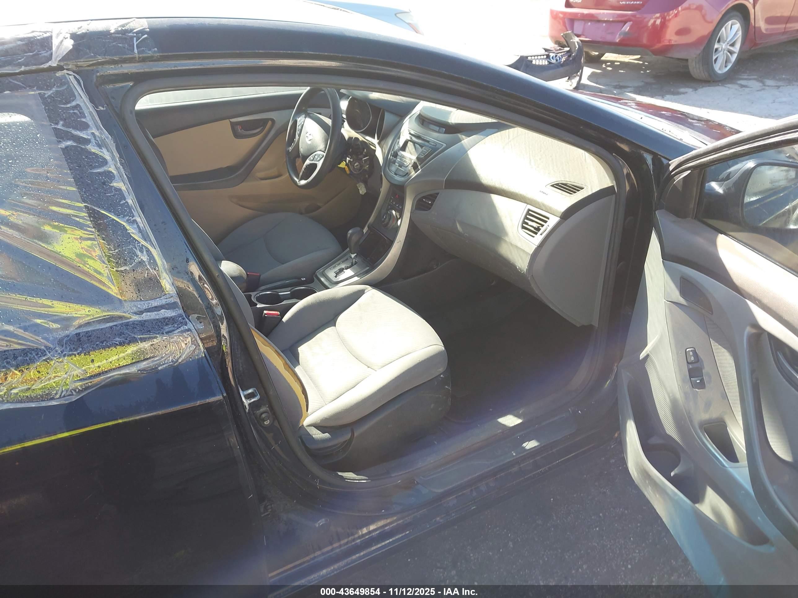 HYUNDAI ELANTRA image 5
