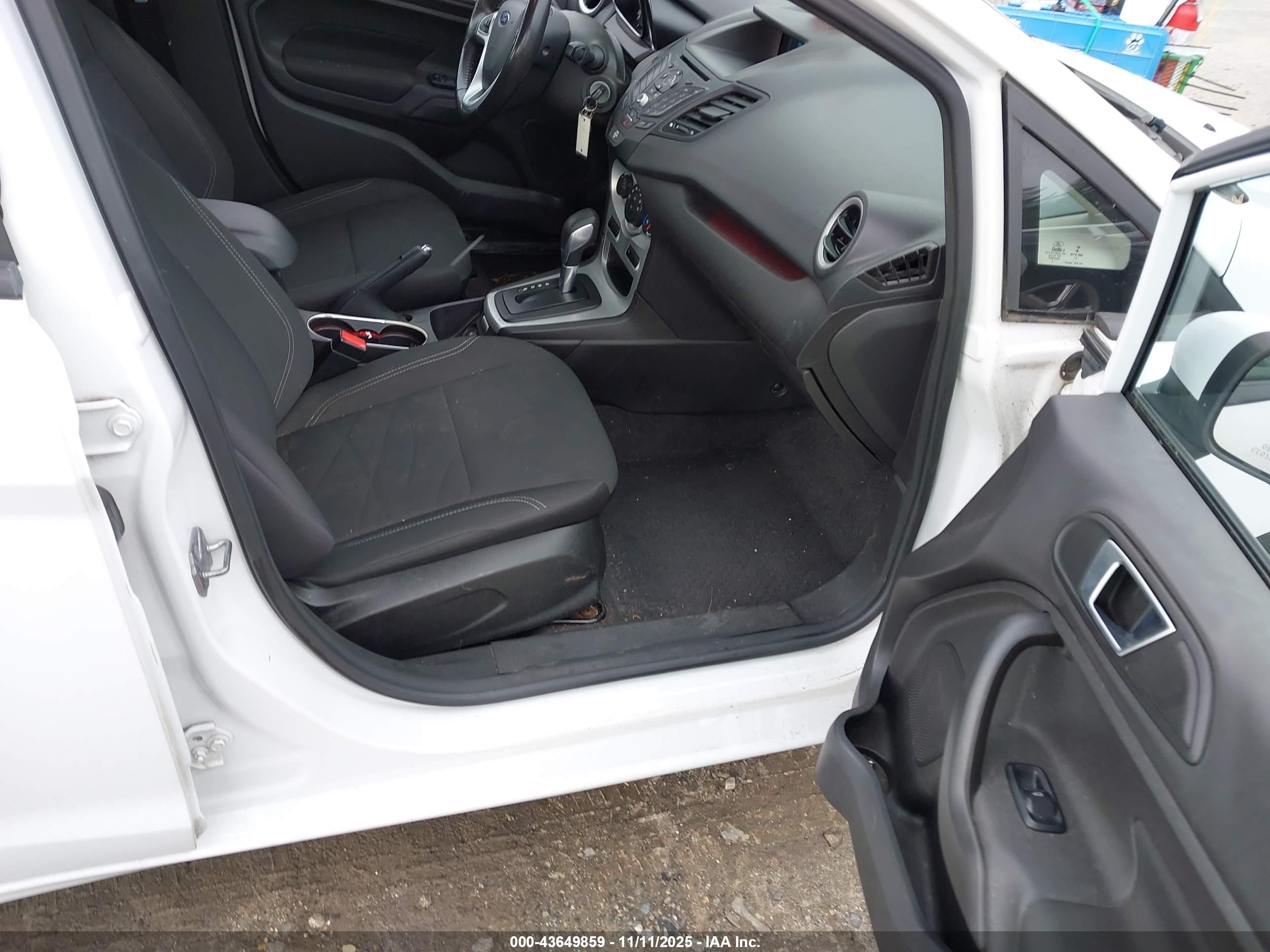 FORD FIESTA image 5