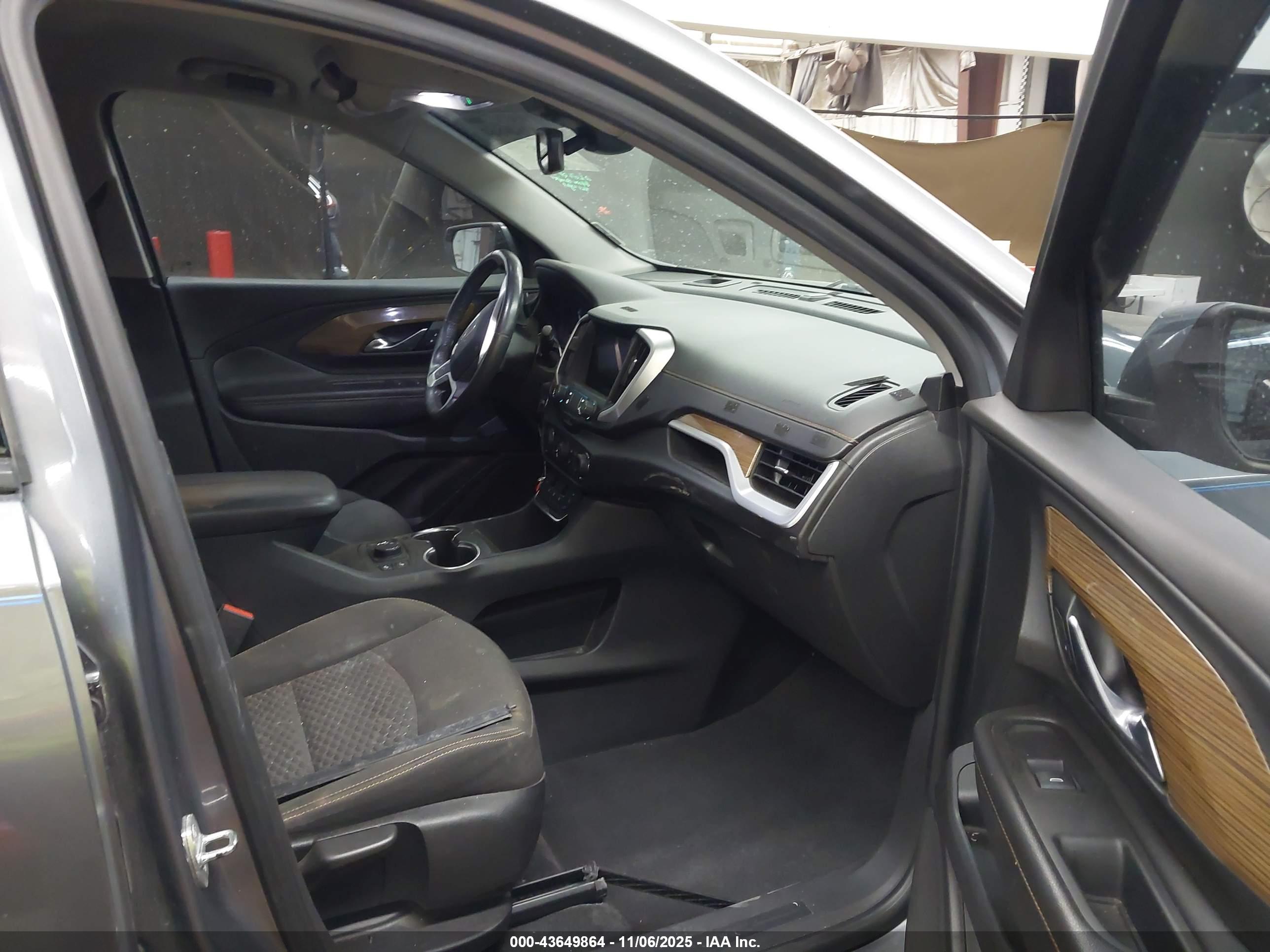 GMC TERRAIN image 5