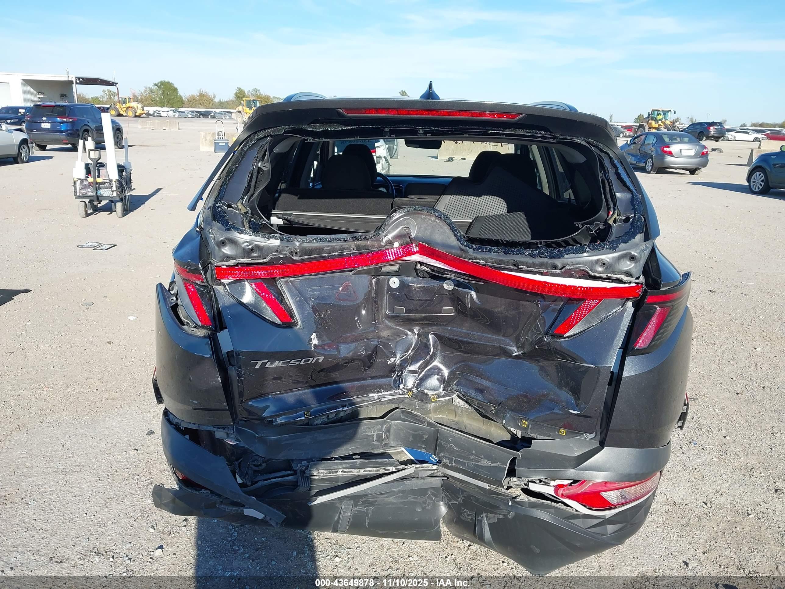 HYUNDAI TUCSON image 6