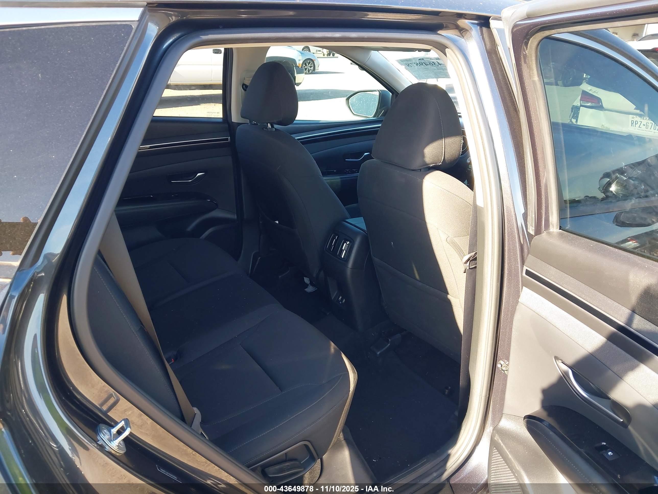 HYUNDAI TUCSON image 8