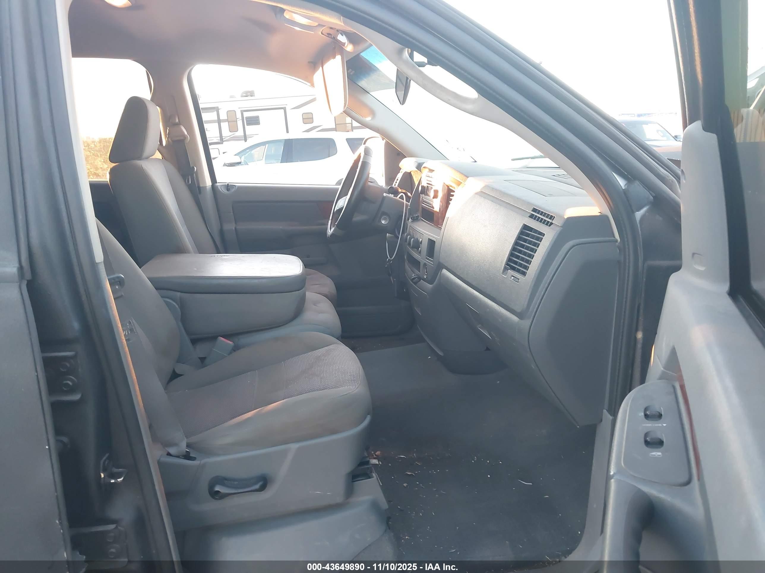 DODGE RAM image 5