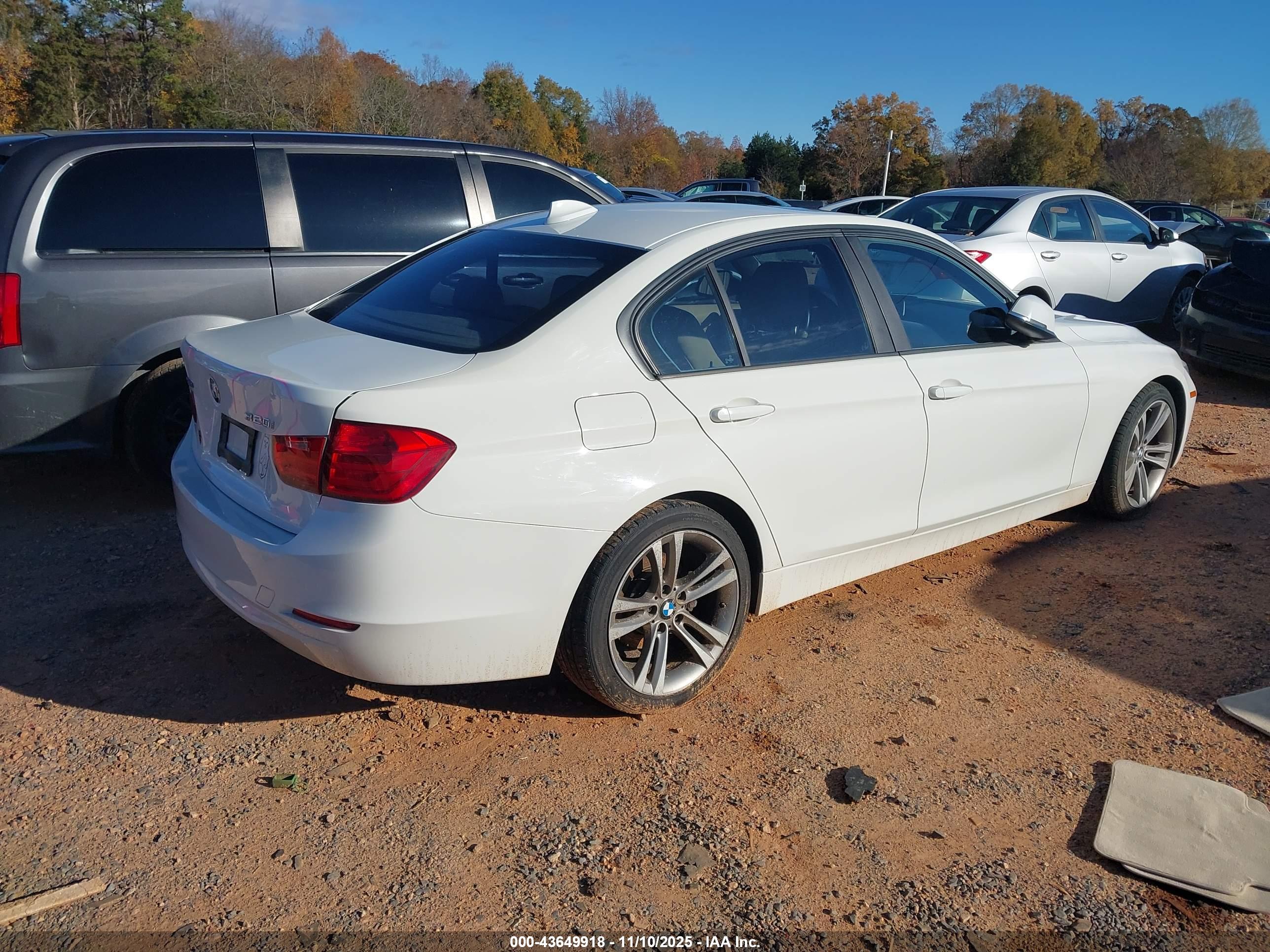 BMW 320I image 4