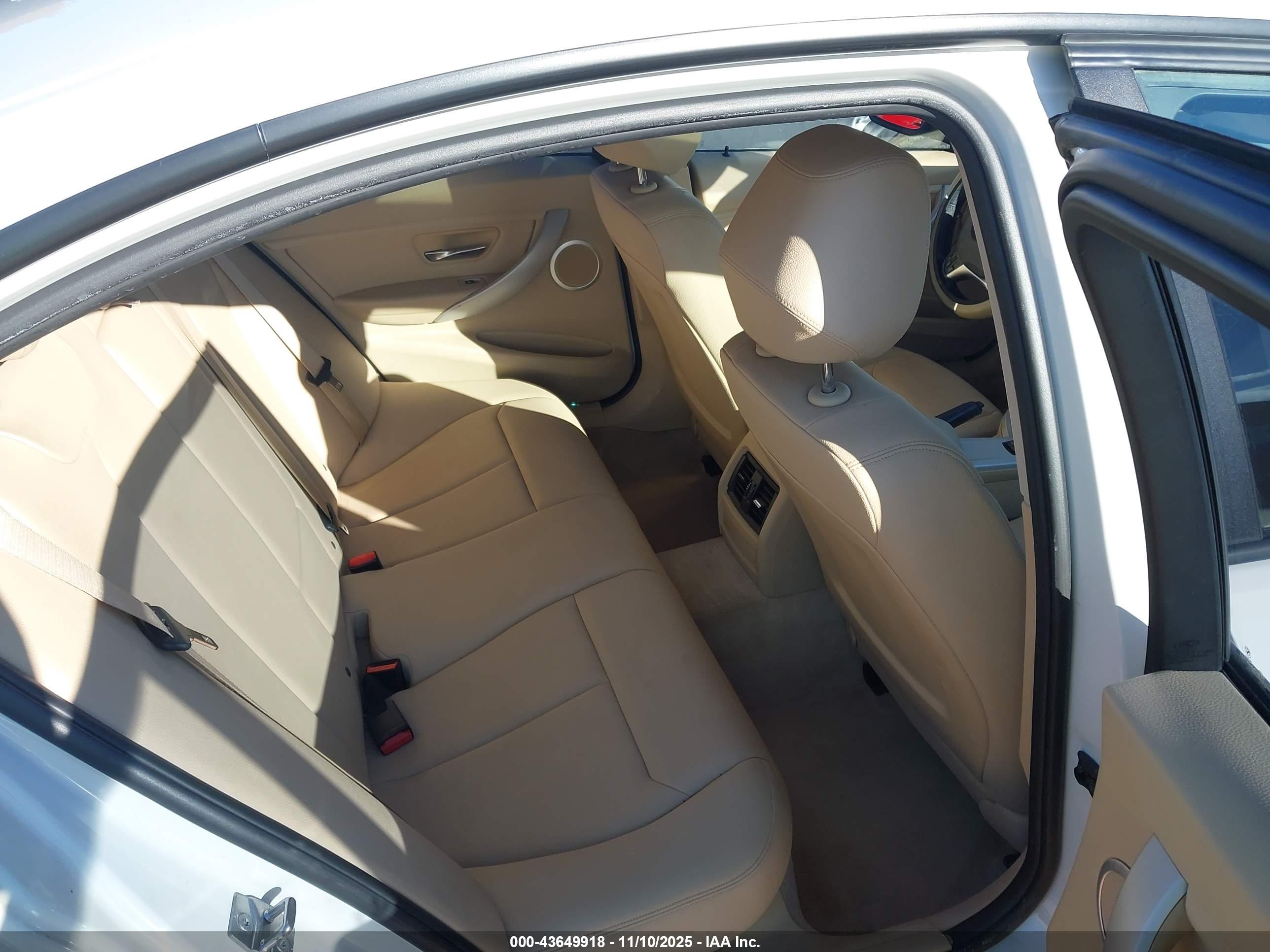 BMW 320I image 8