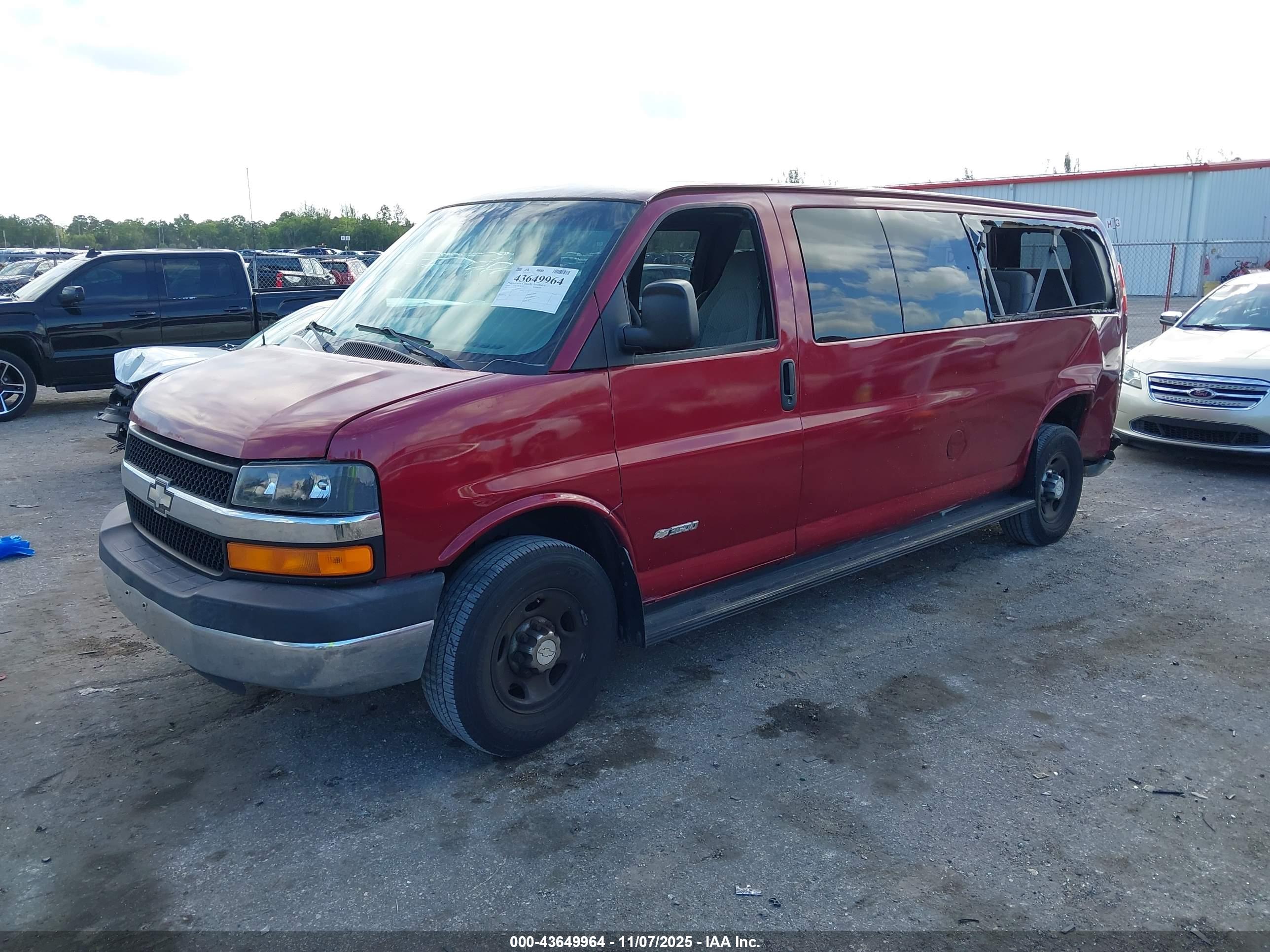 CHEVROLET EXPRESS image 2