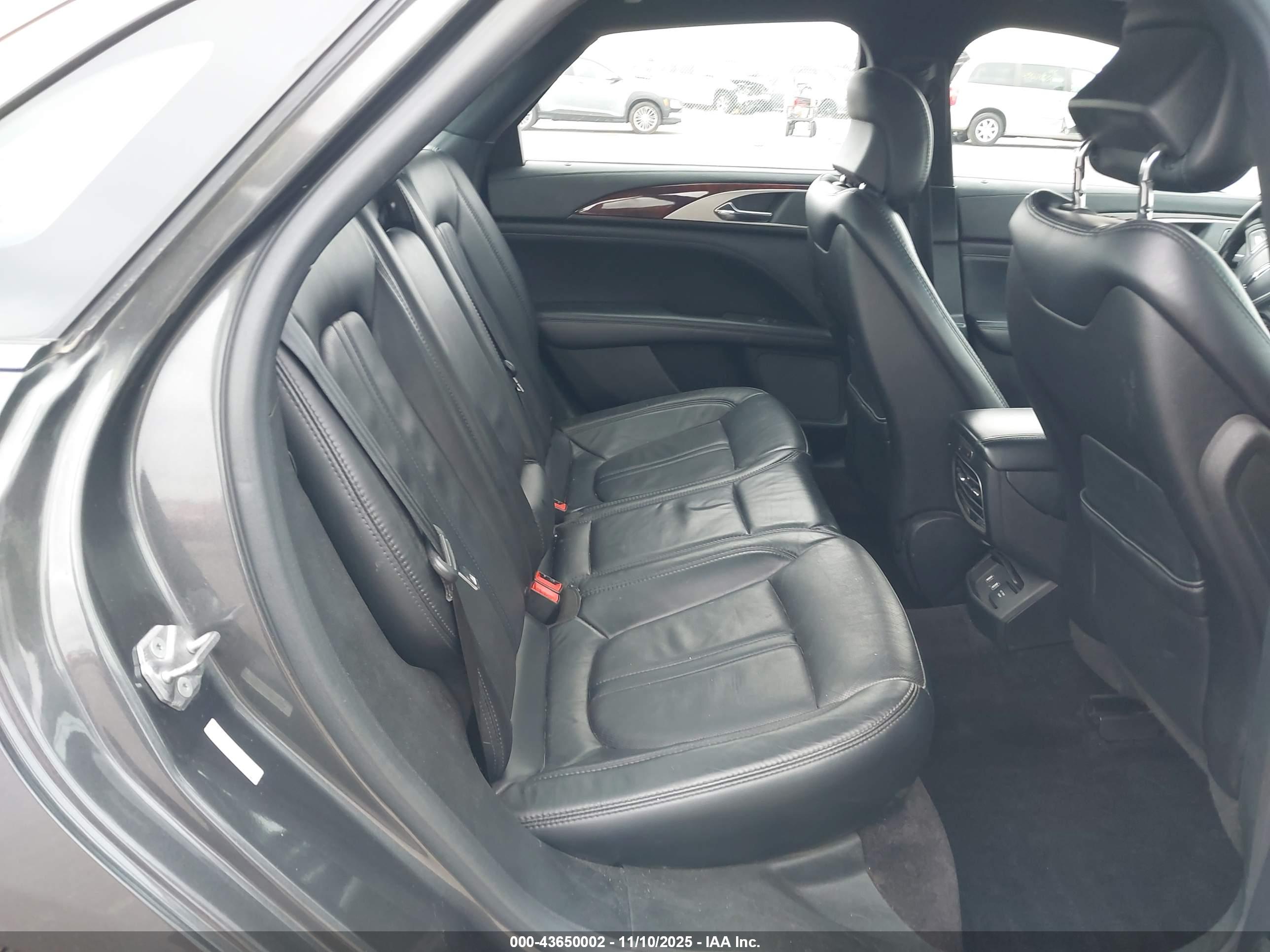 LINCOLN MKZ image 8