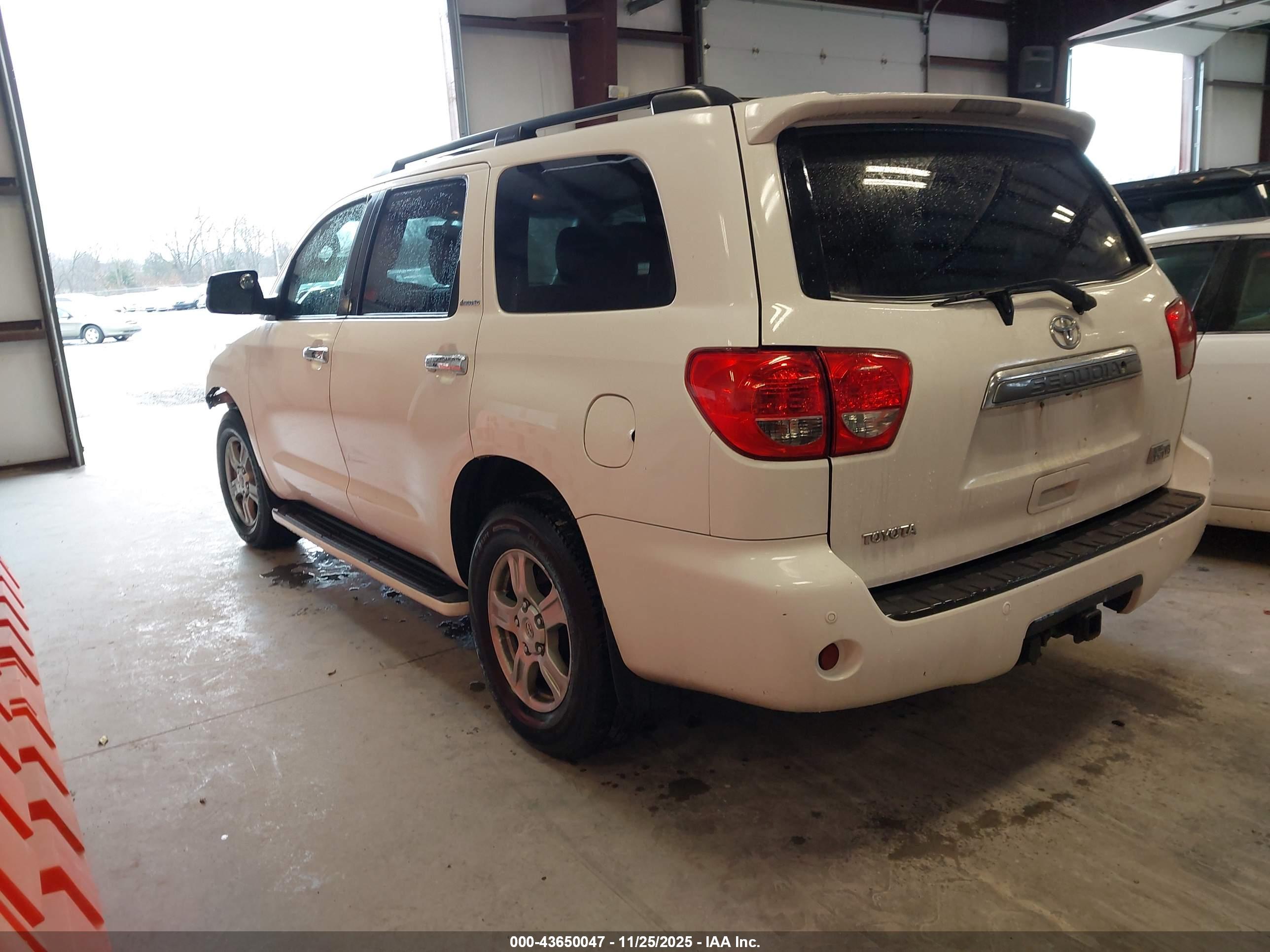TOYOTA SEQUOIA image 3