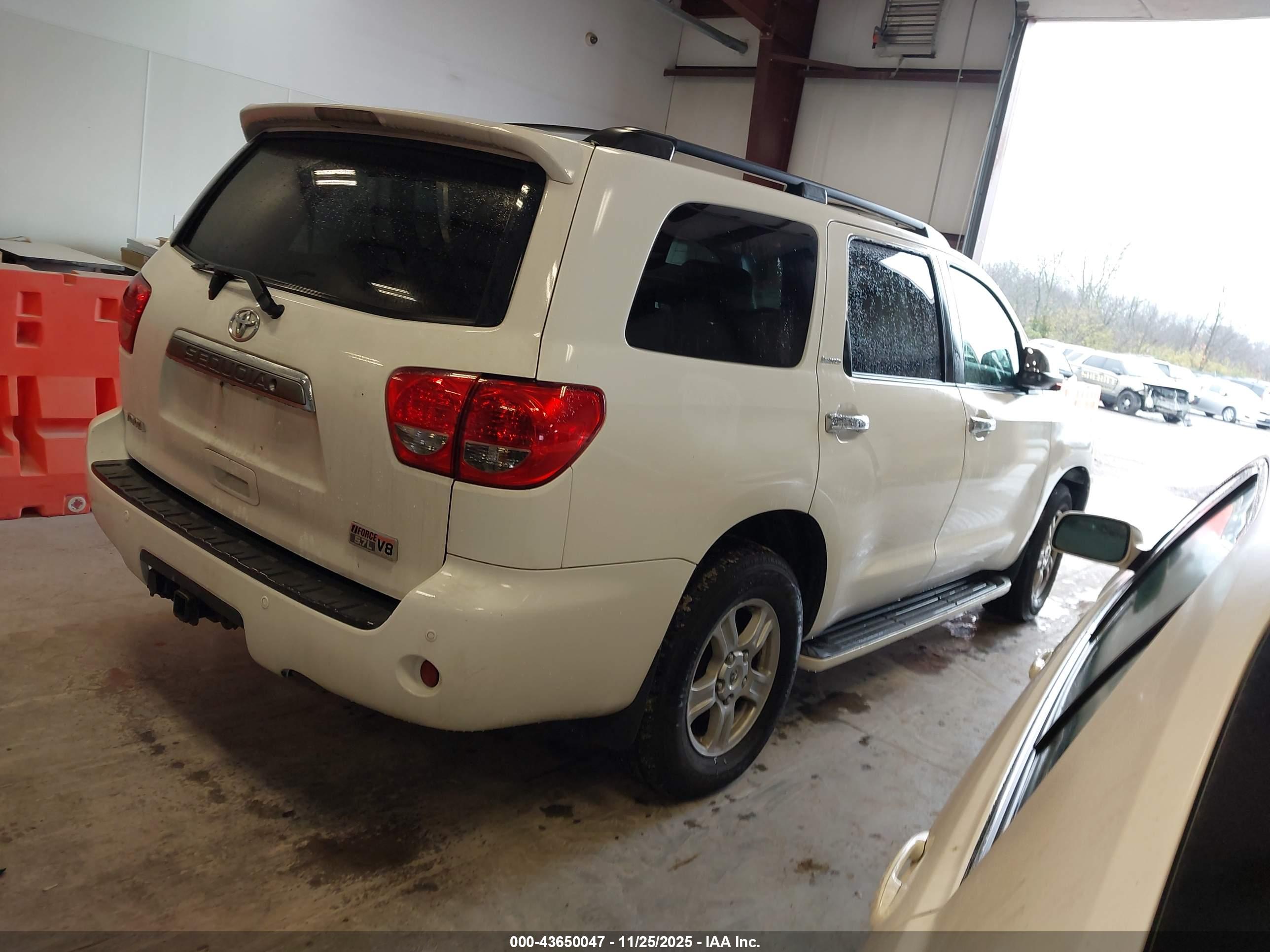 TOYOTA SEQUOIA image 4