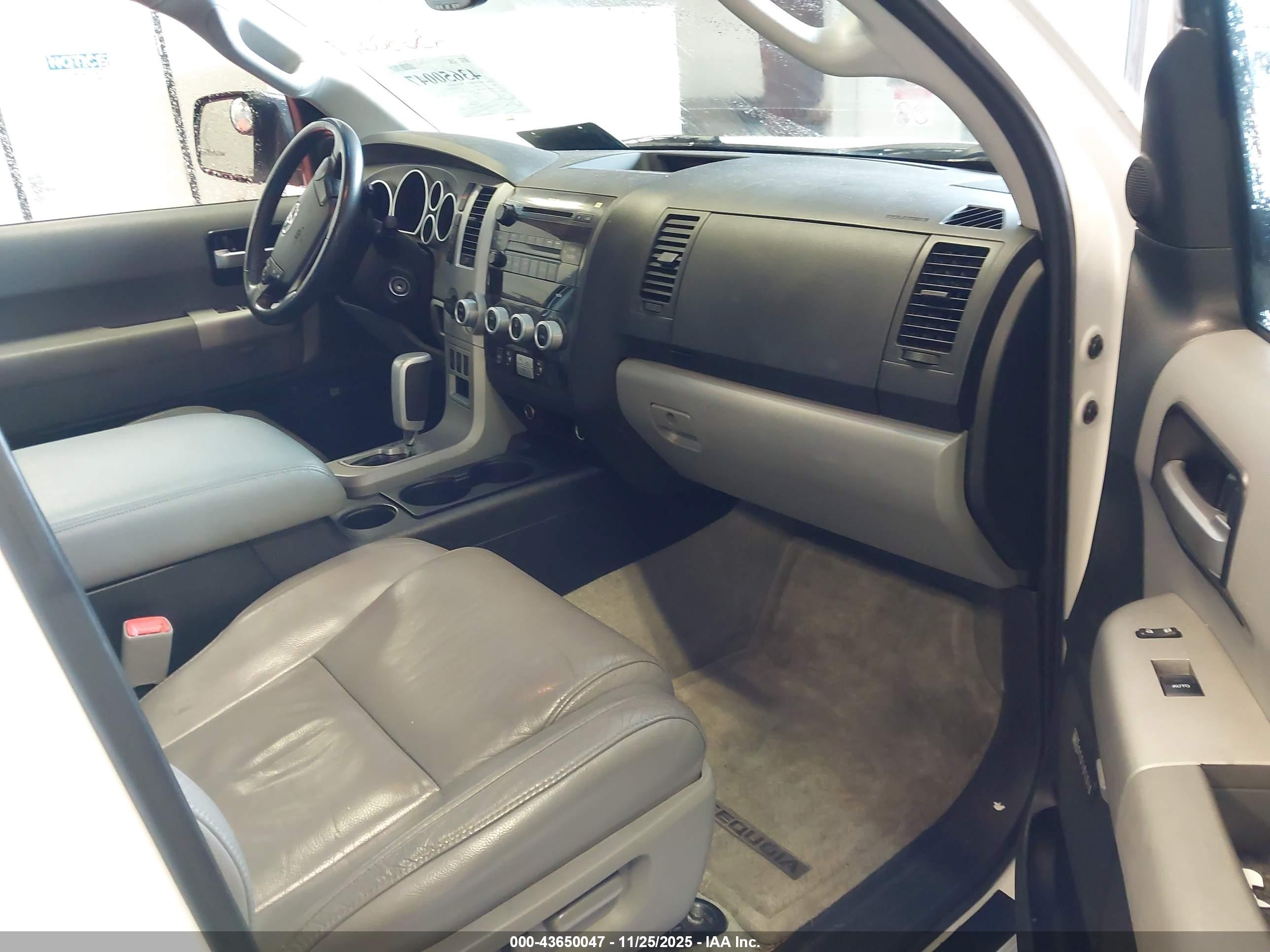 TOYOTA SEQUOIA image 5