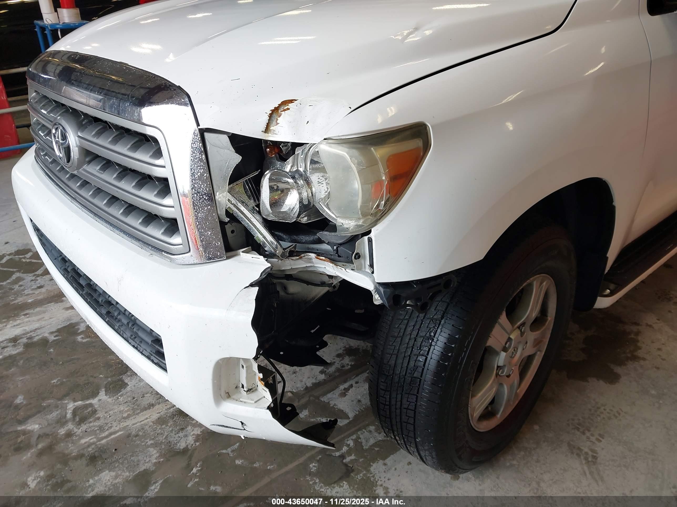 TOYOTA SEQUOIA image 6