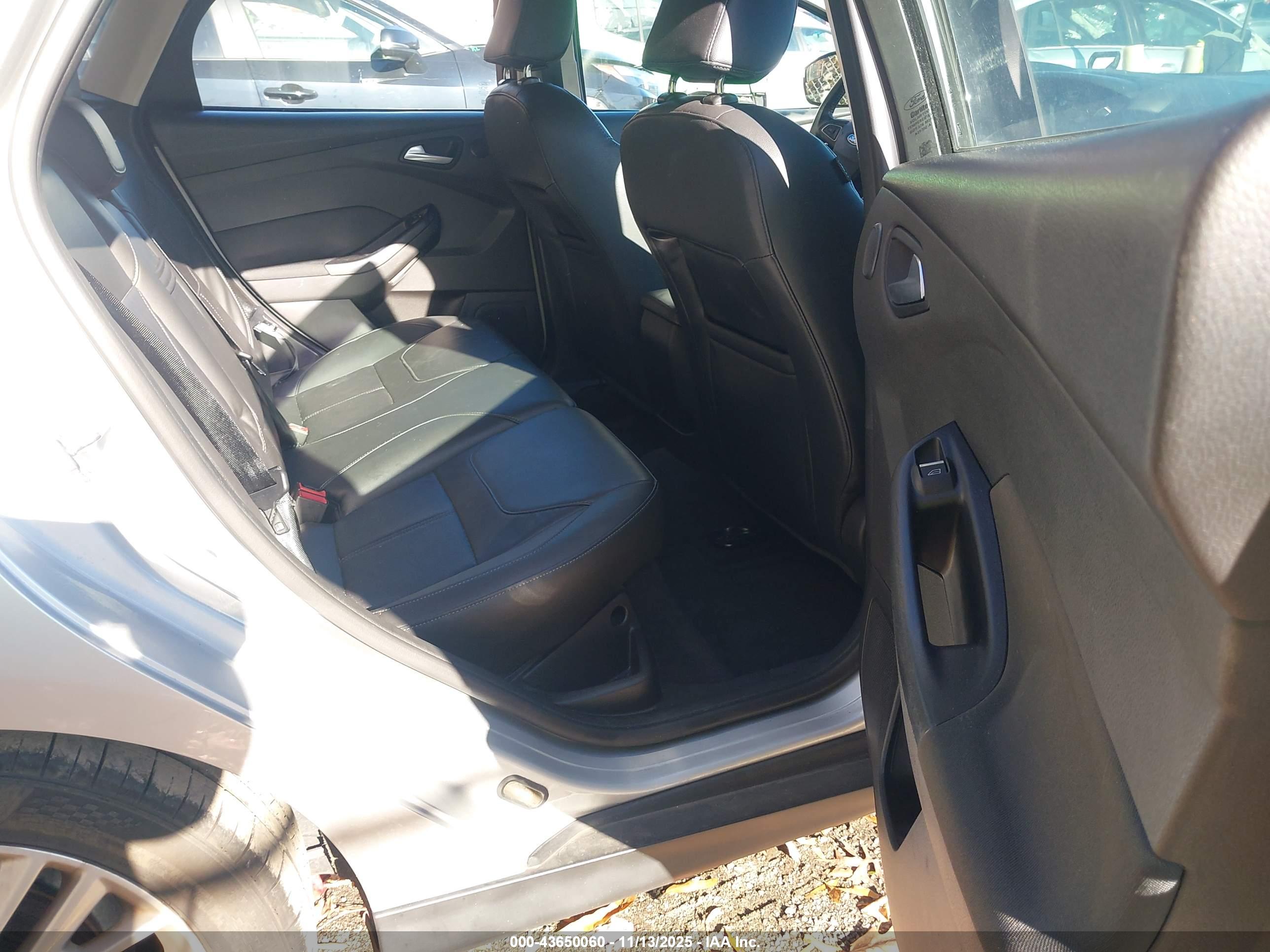 FORD FOCUS image 8