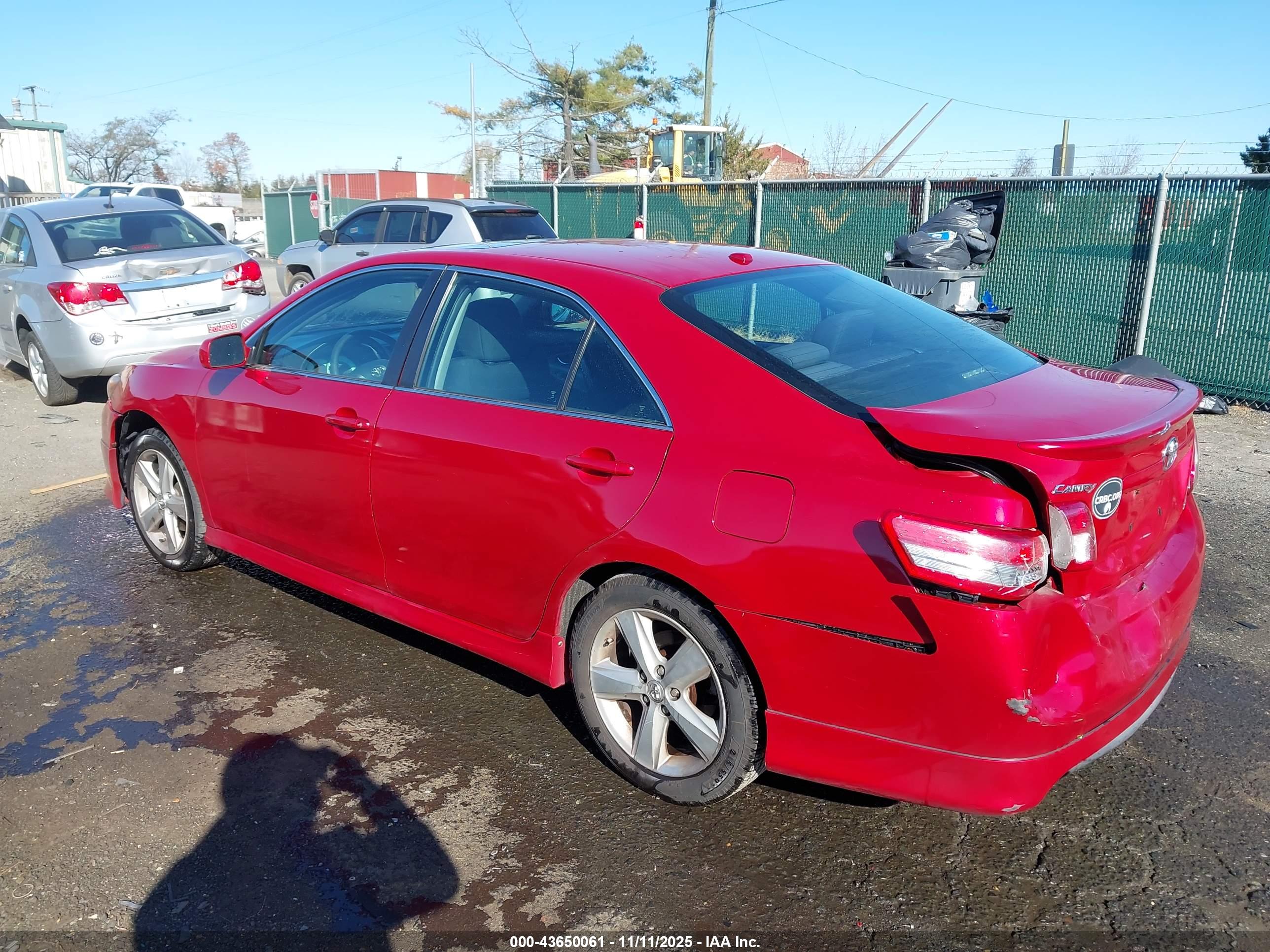 TOYOTA CAMRY image 3