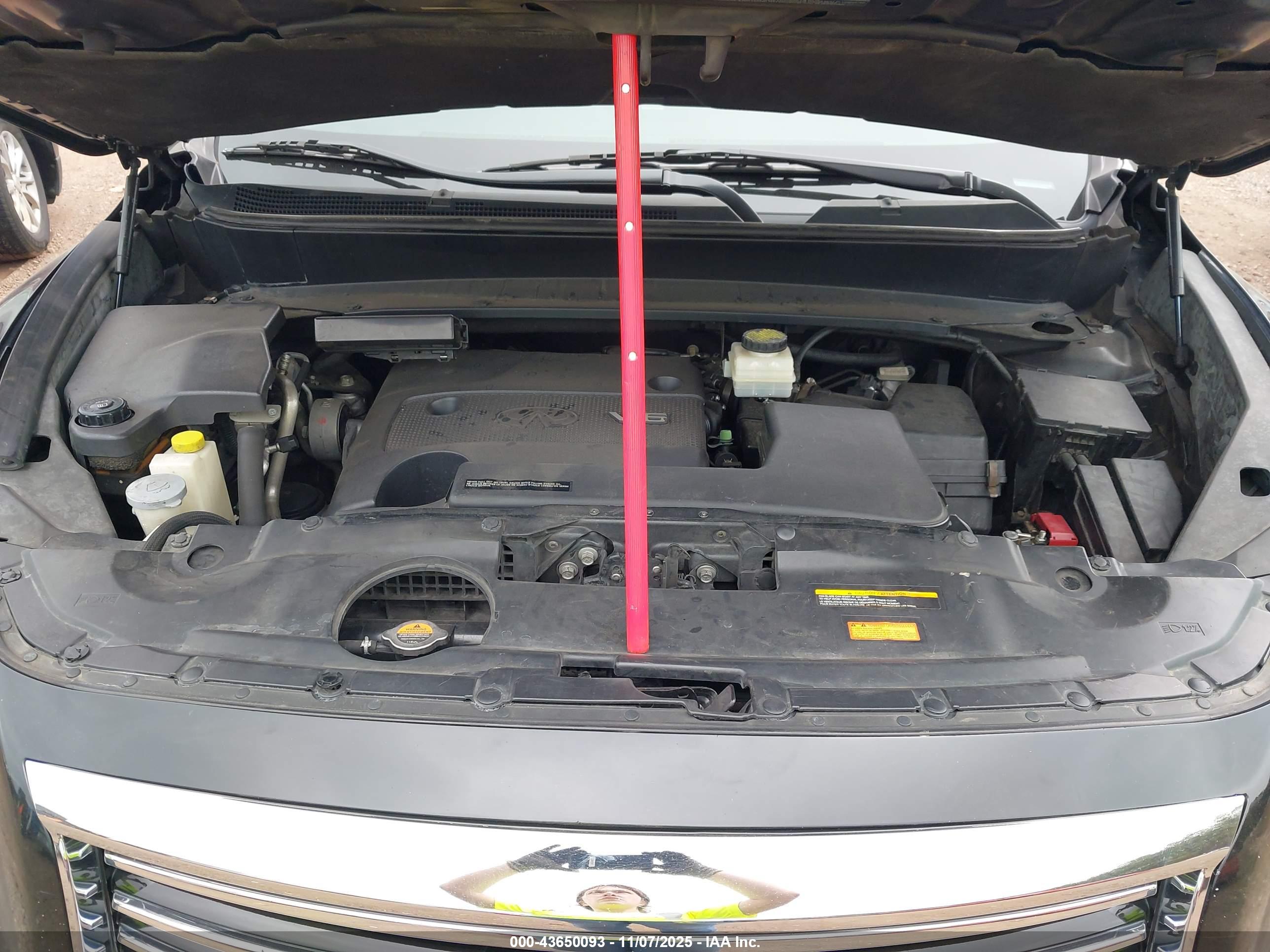 INFINITI JX35 image 10