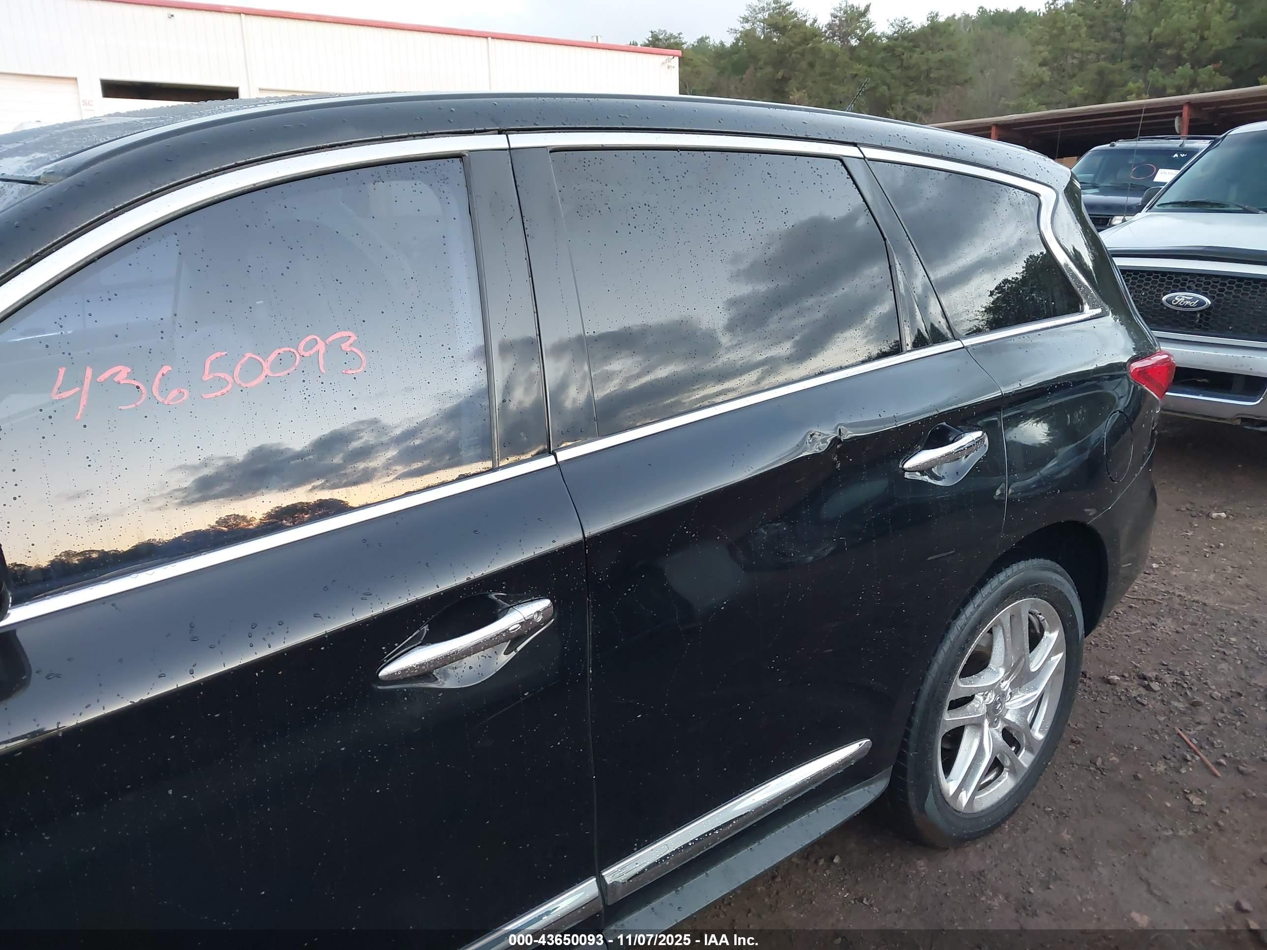 INFINITI JX35 image 6