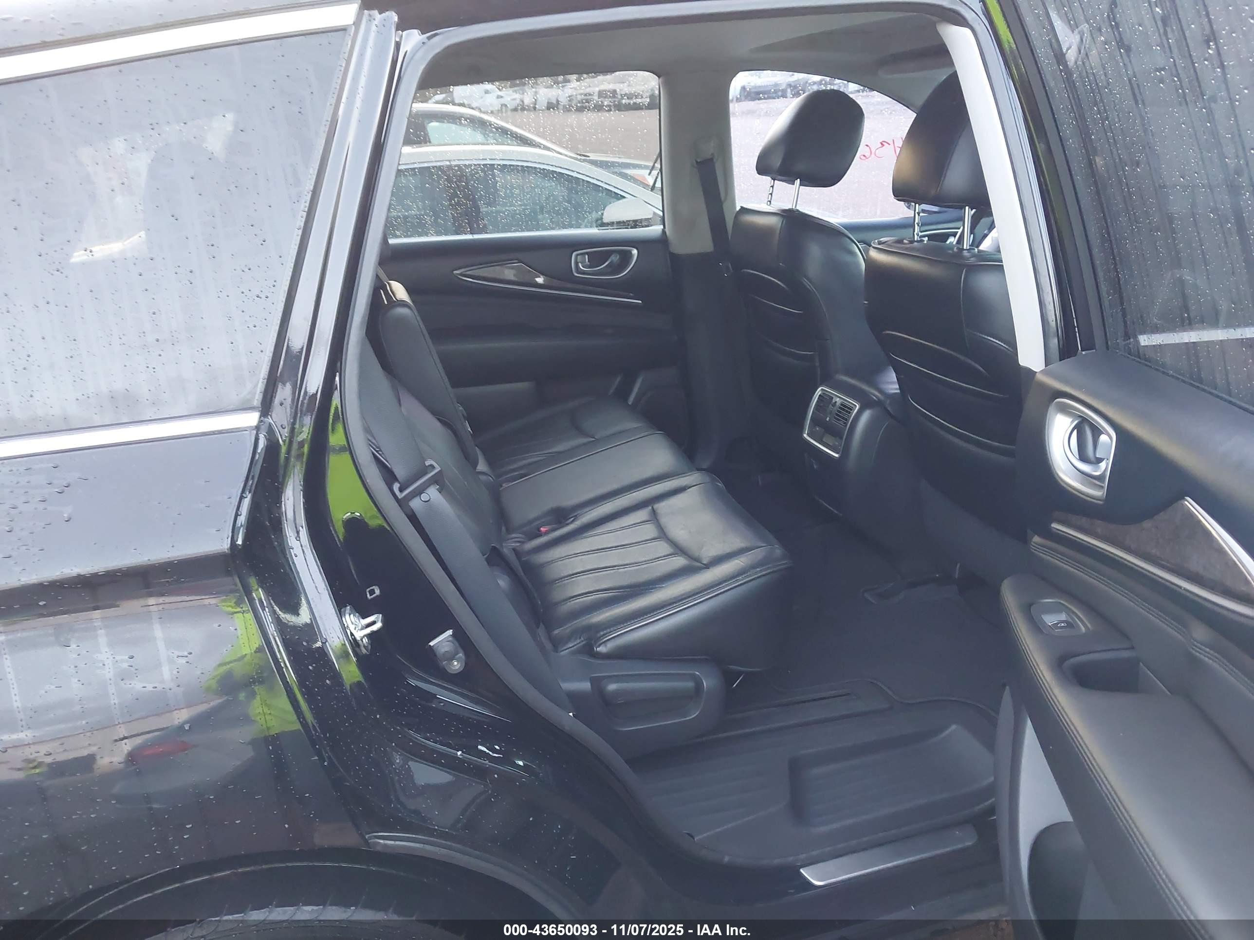 INFINITI JX35 image 8