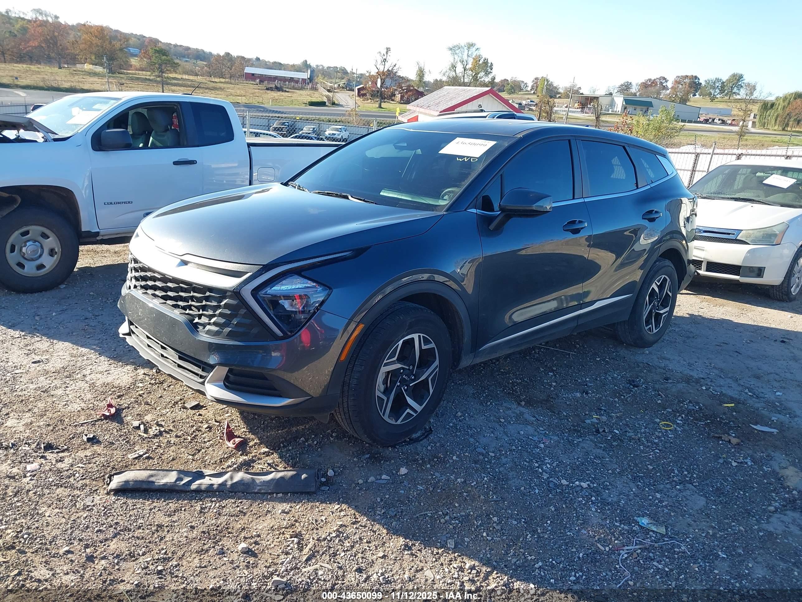 KIA SPORTAGE image 2