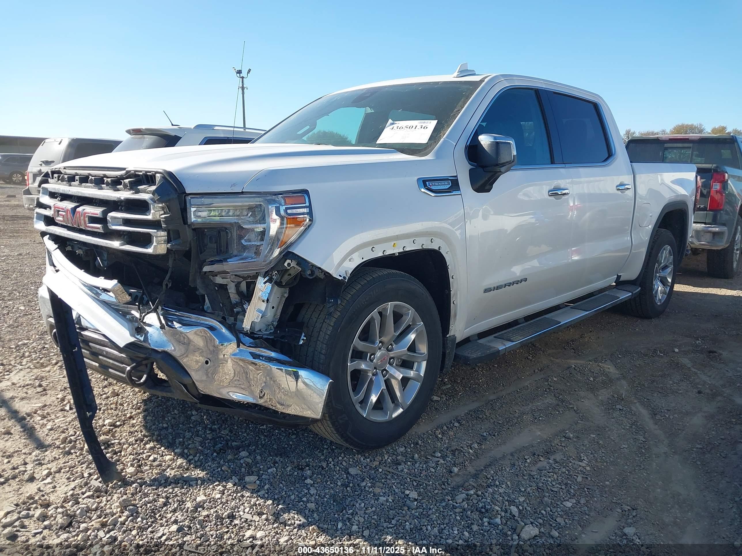 GMC SIERRA image 2