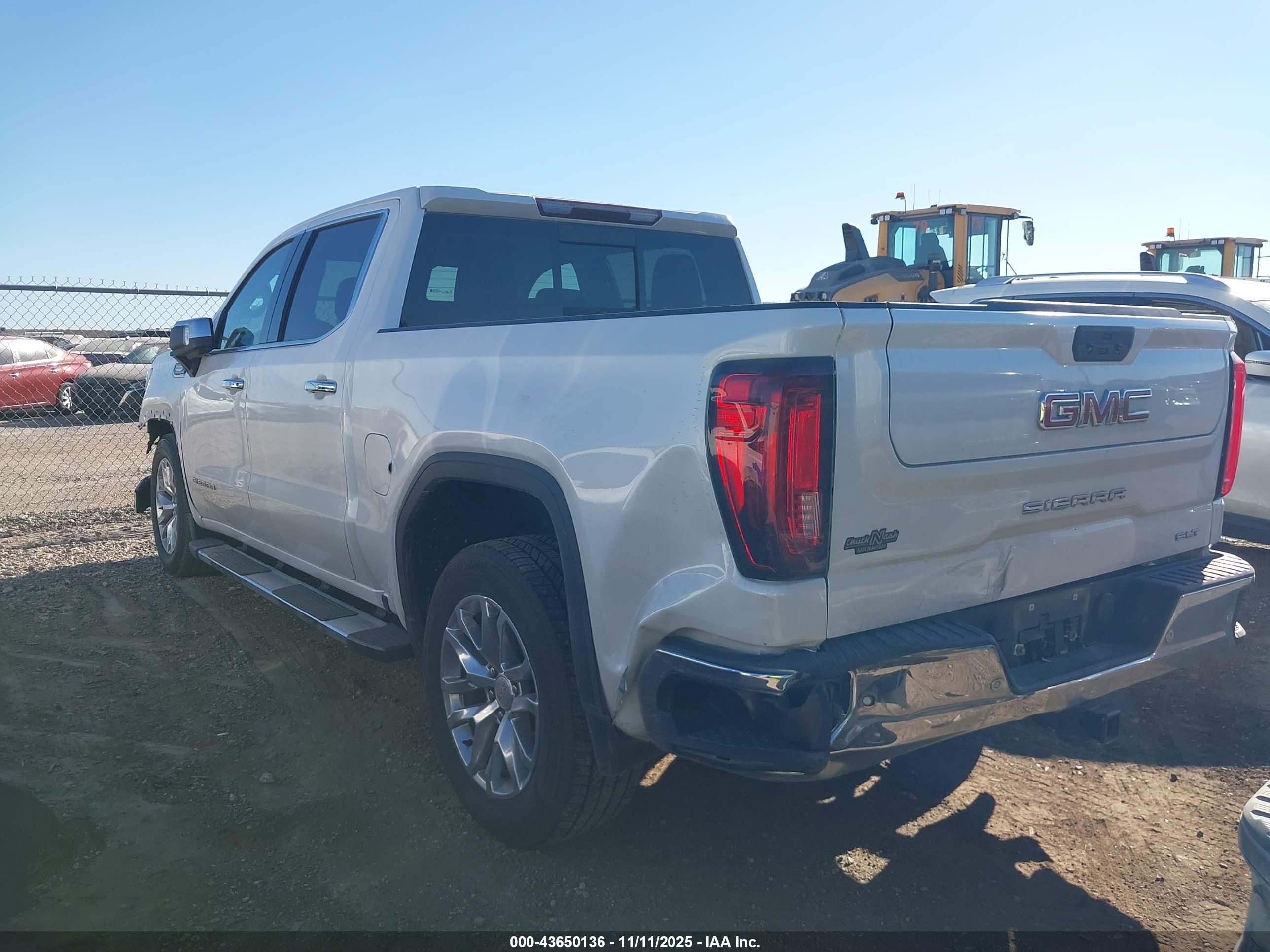 GMC SIERRA image 3