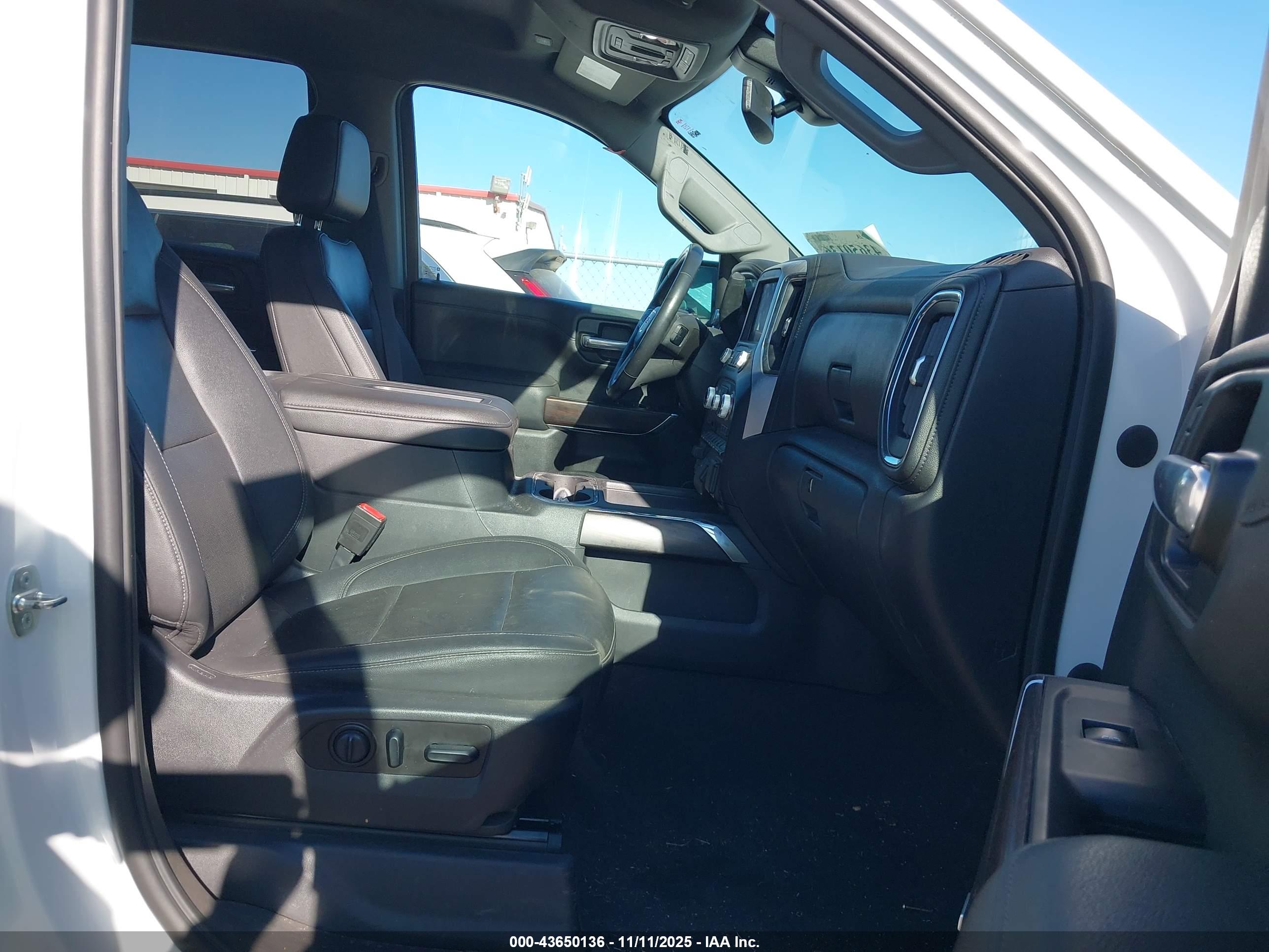 GMC SIERRA image 5