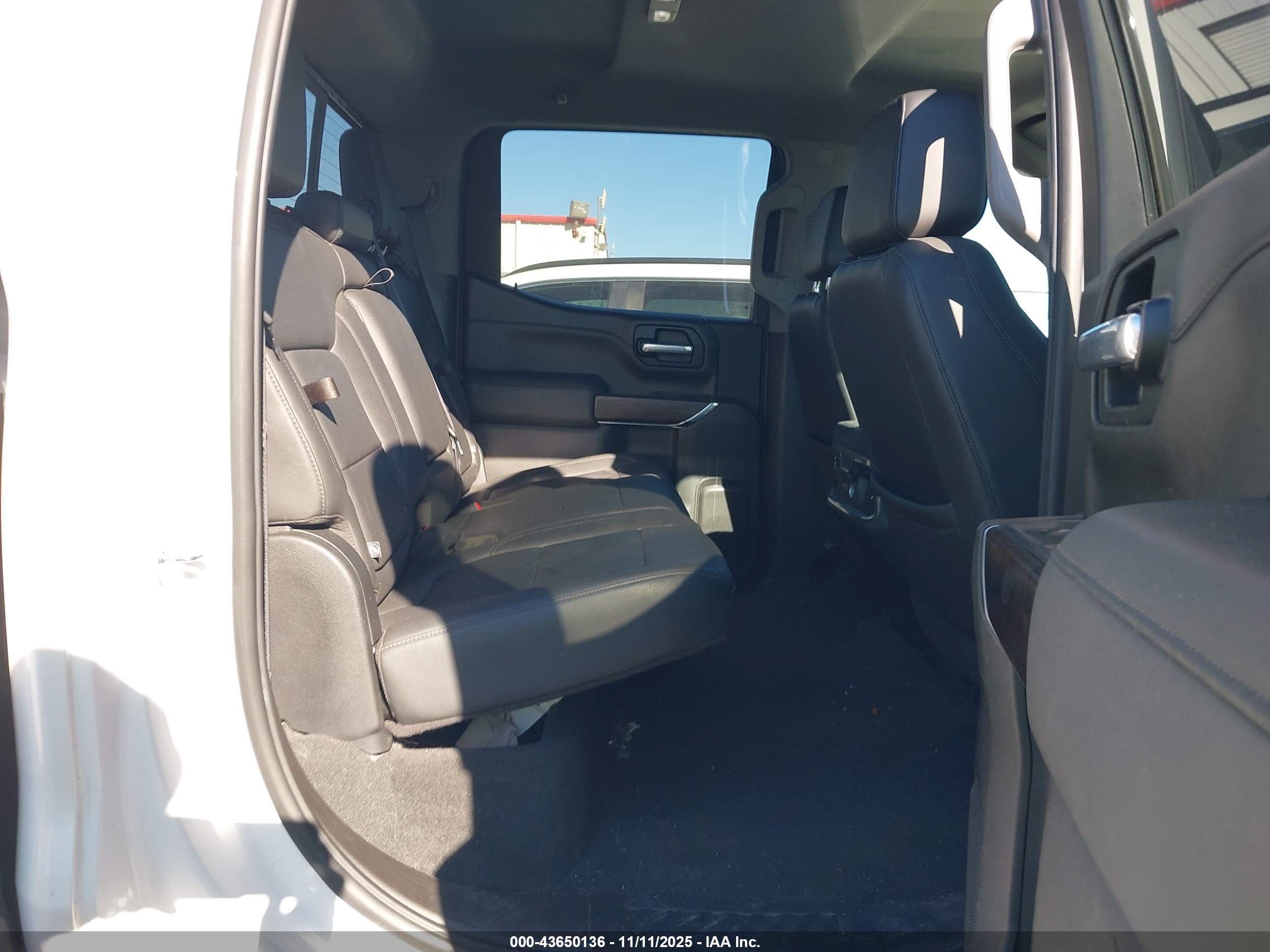 GMC SIERRA image 8