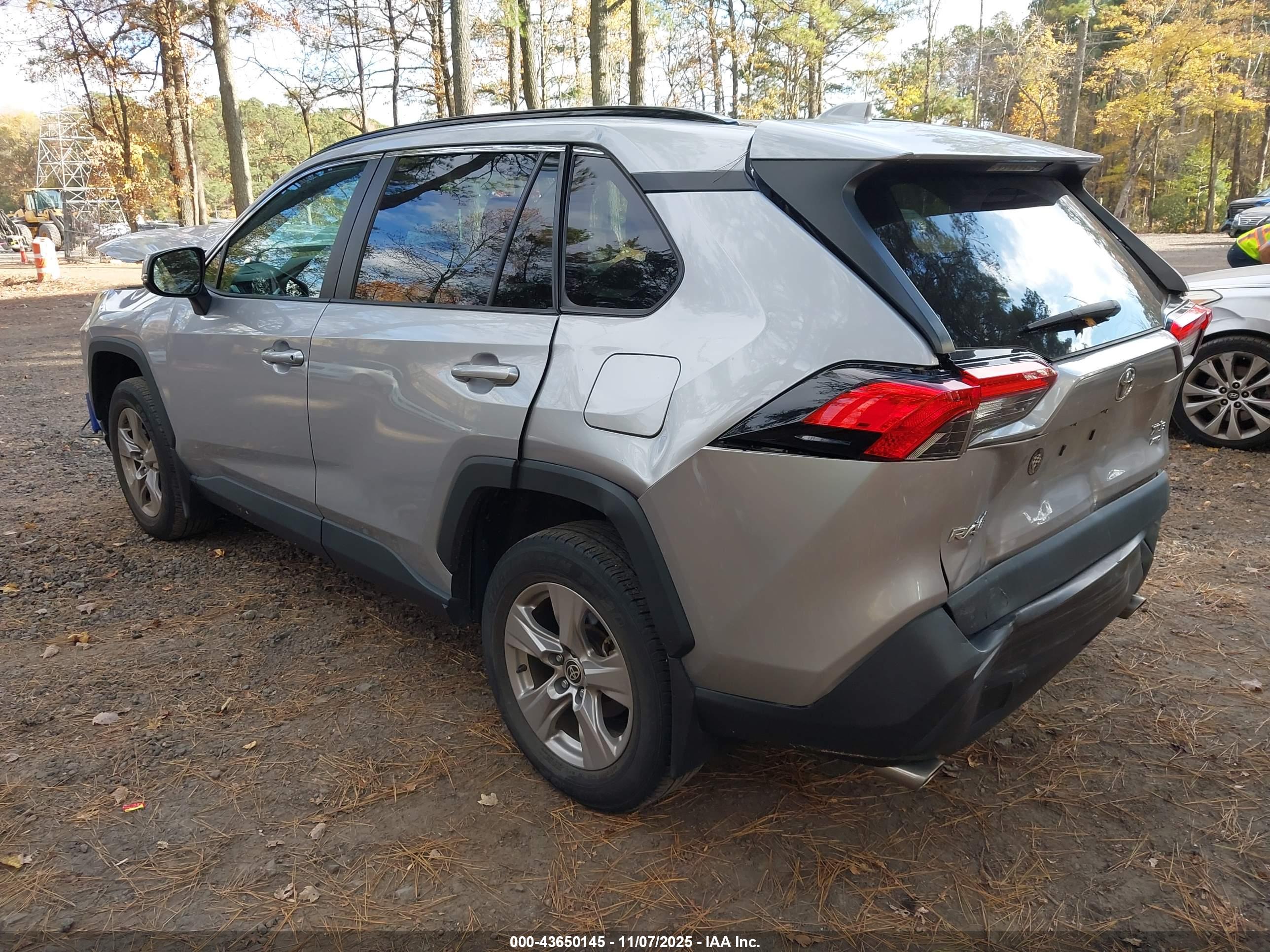 TOYOTA RAV4 image 3