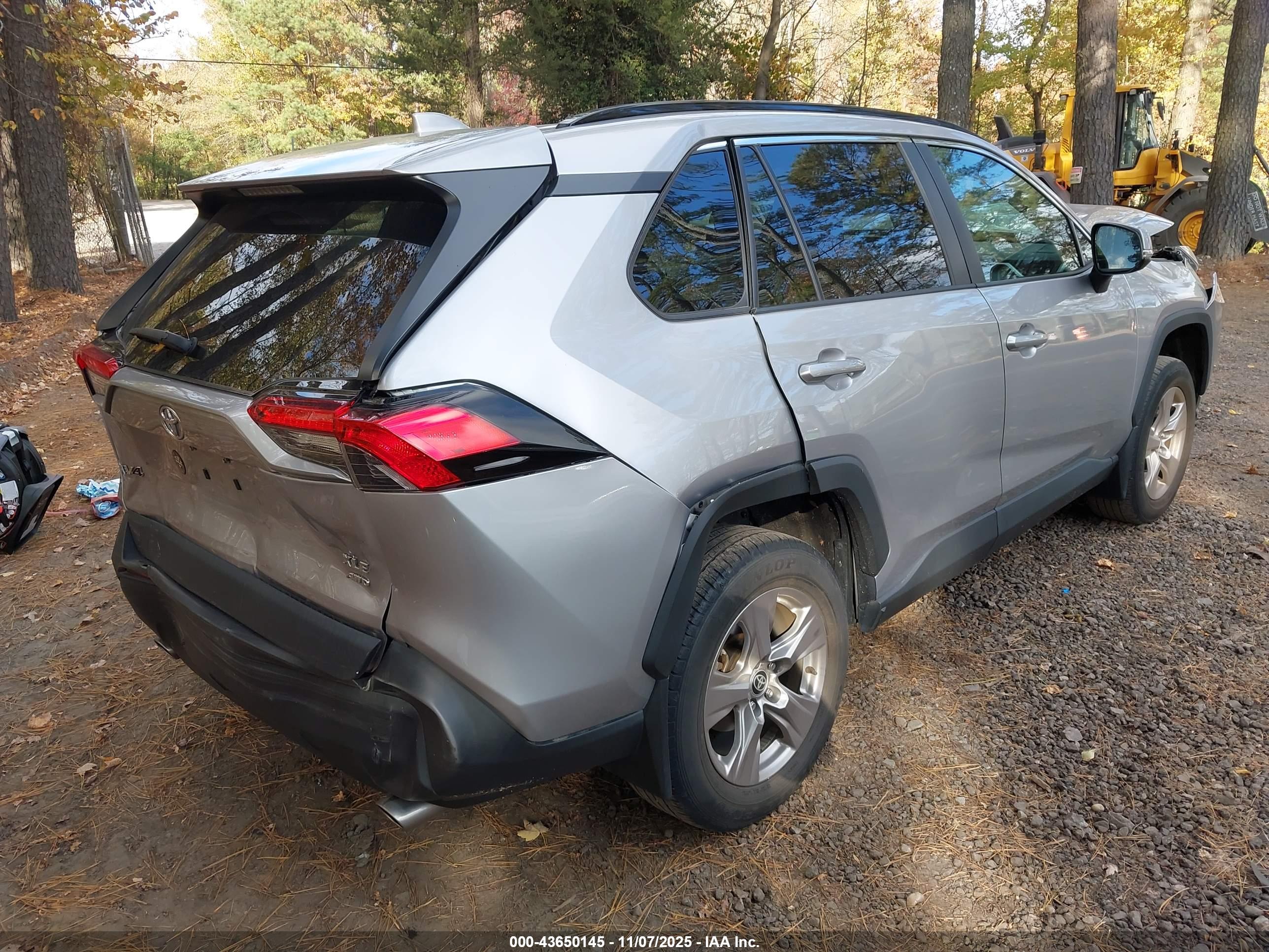 TOYOTA RAV4 image 4