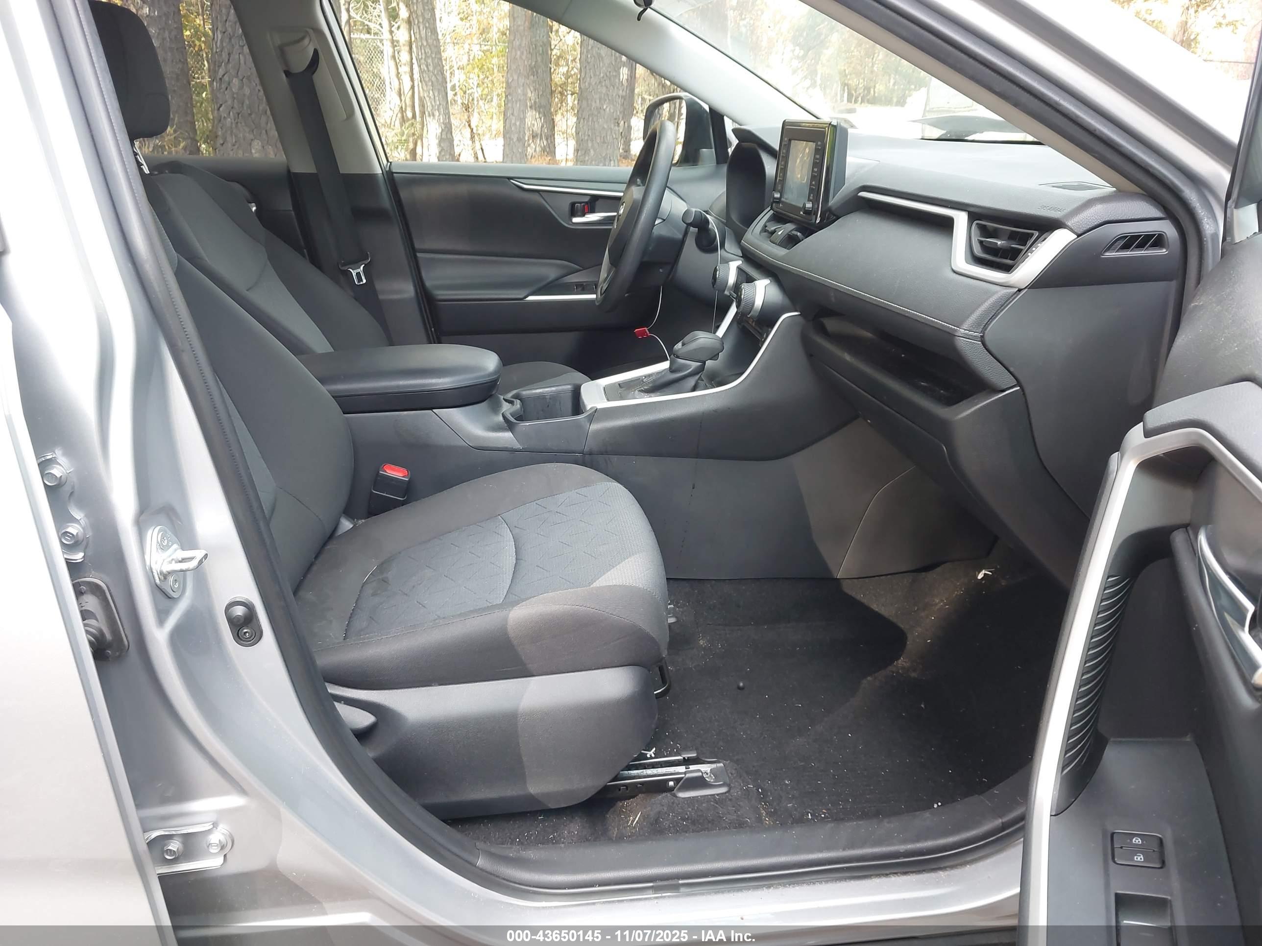 TOYOTA RAV4 image 5