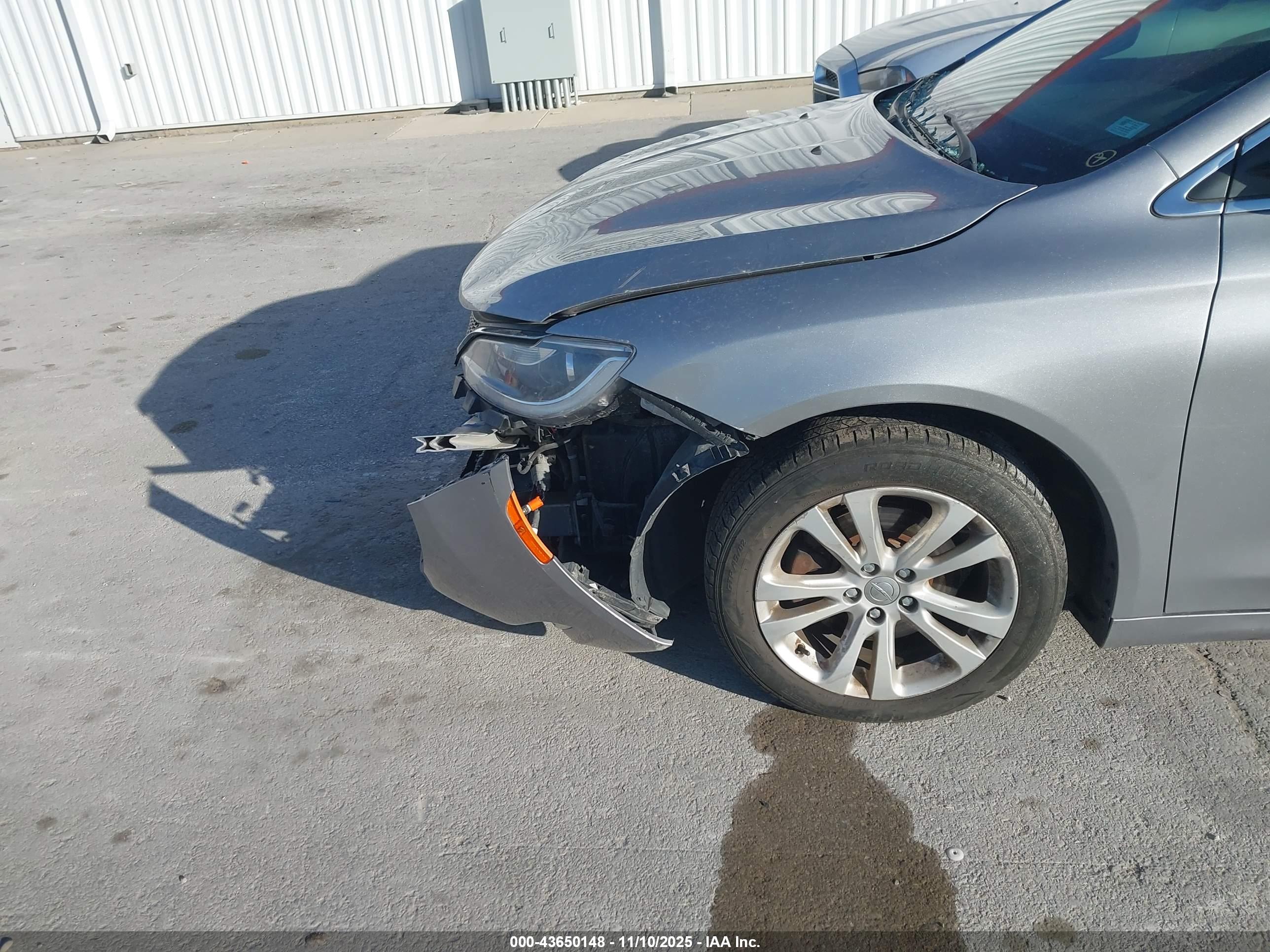 CHRYSLER 200 image 6