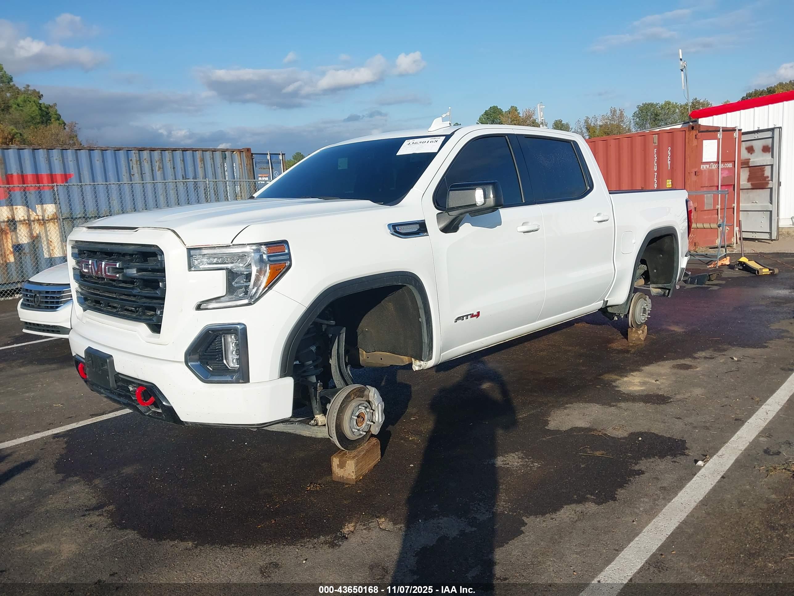 GMC SIERRA image 2