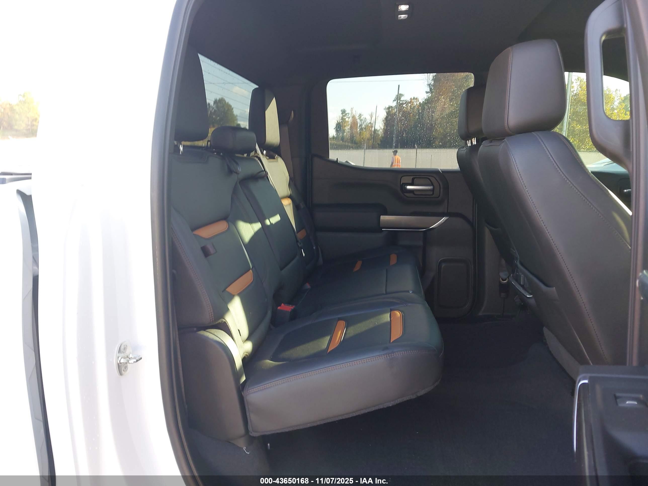 GMC SIERRA image 8