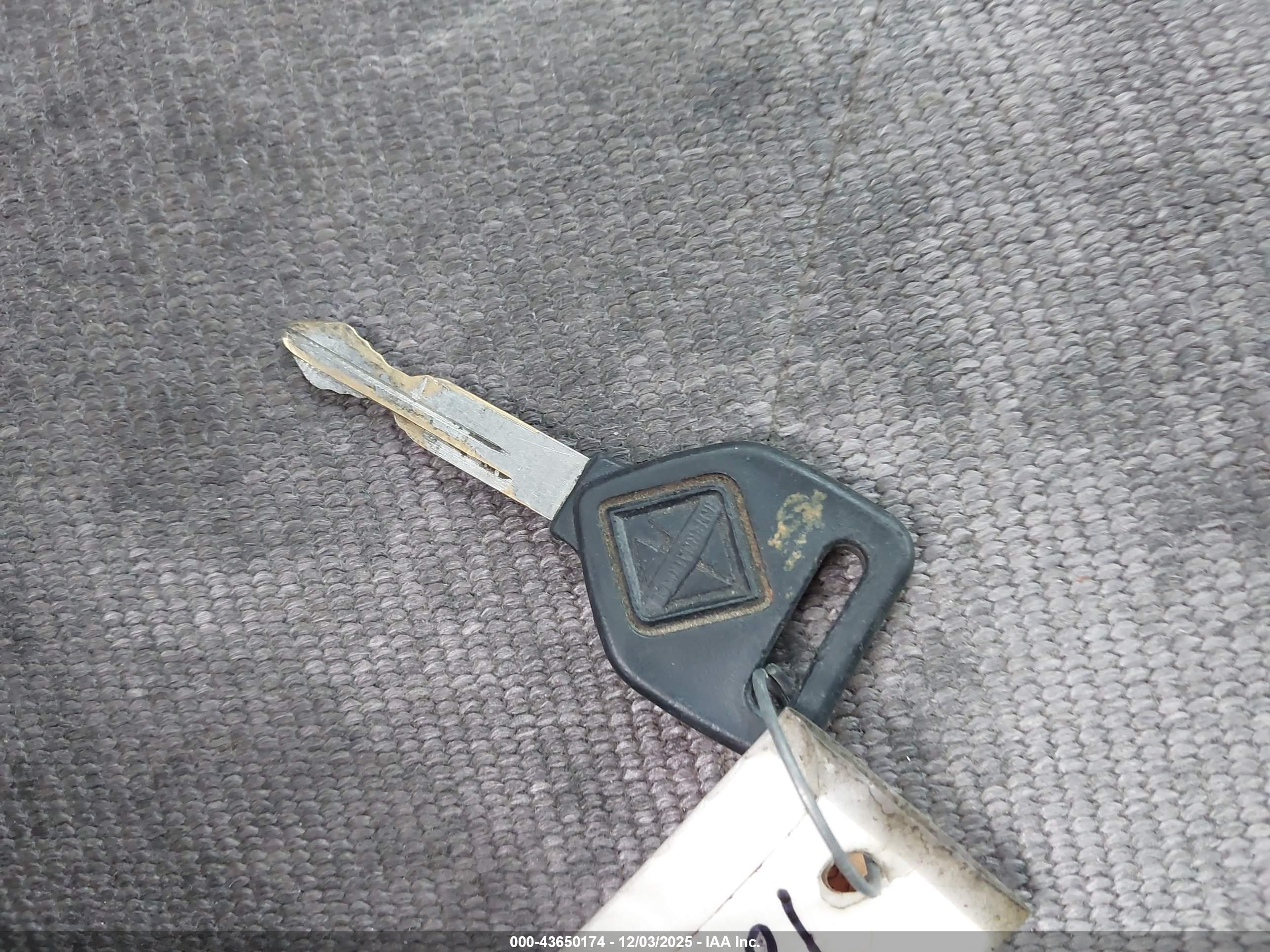 INTERNATIONAL LT image 11