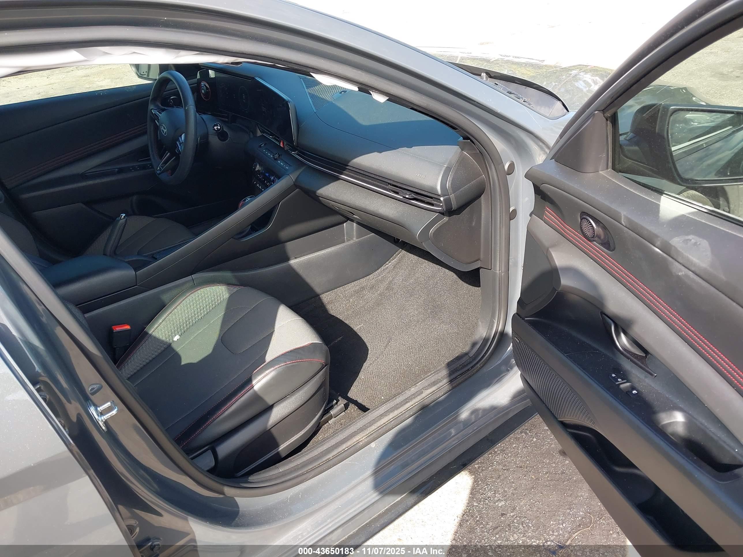 HYUNDAI ELANTRA image 5