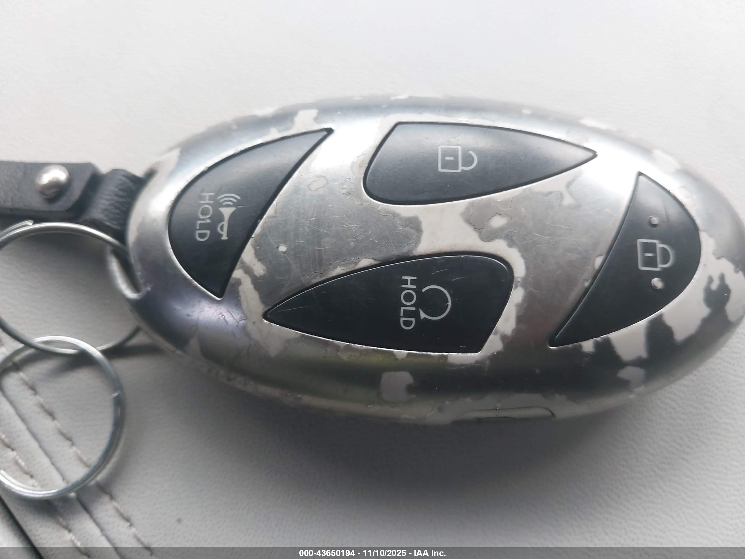 HYUNDAI SANTA image 11