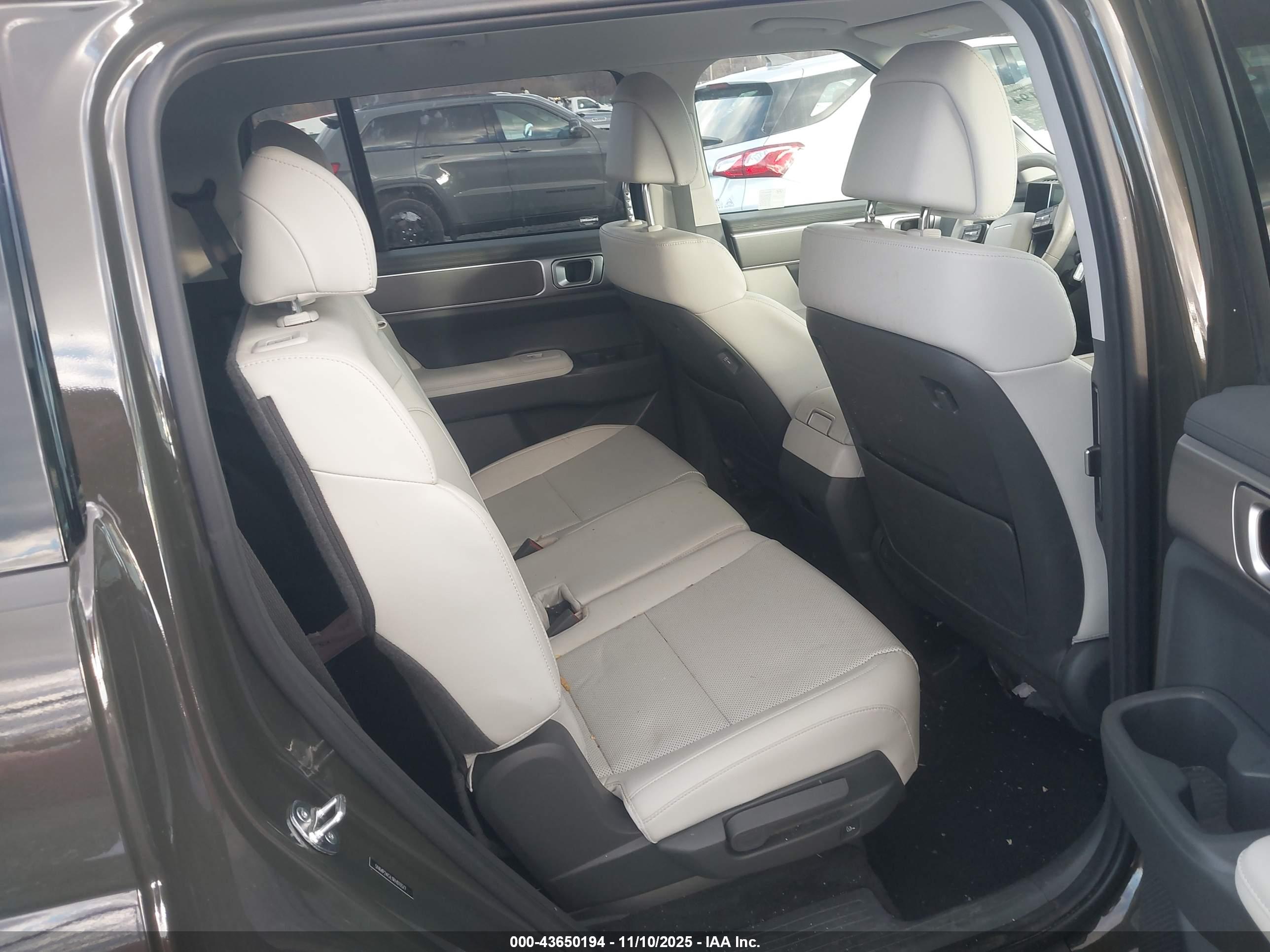 HYUNDAI SANTA image 8