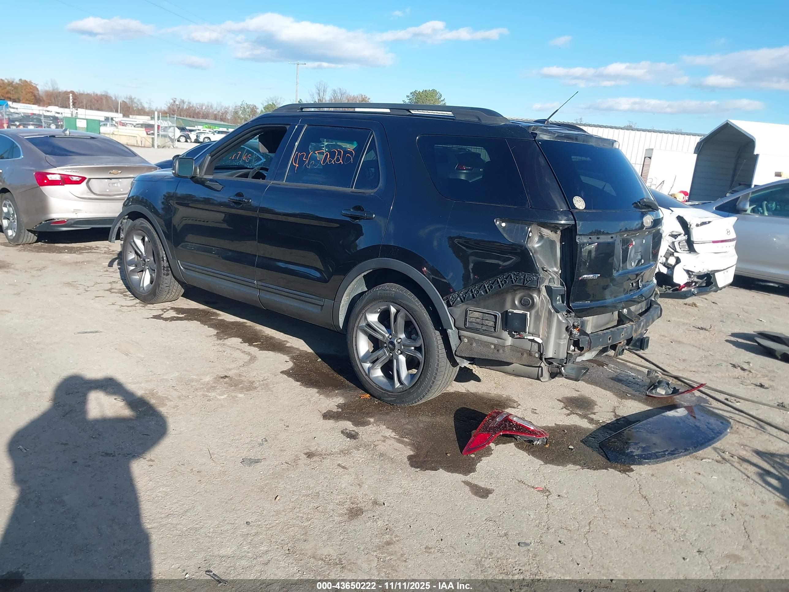 FORD EXPLORER image 3