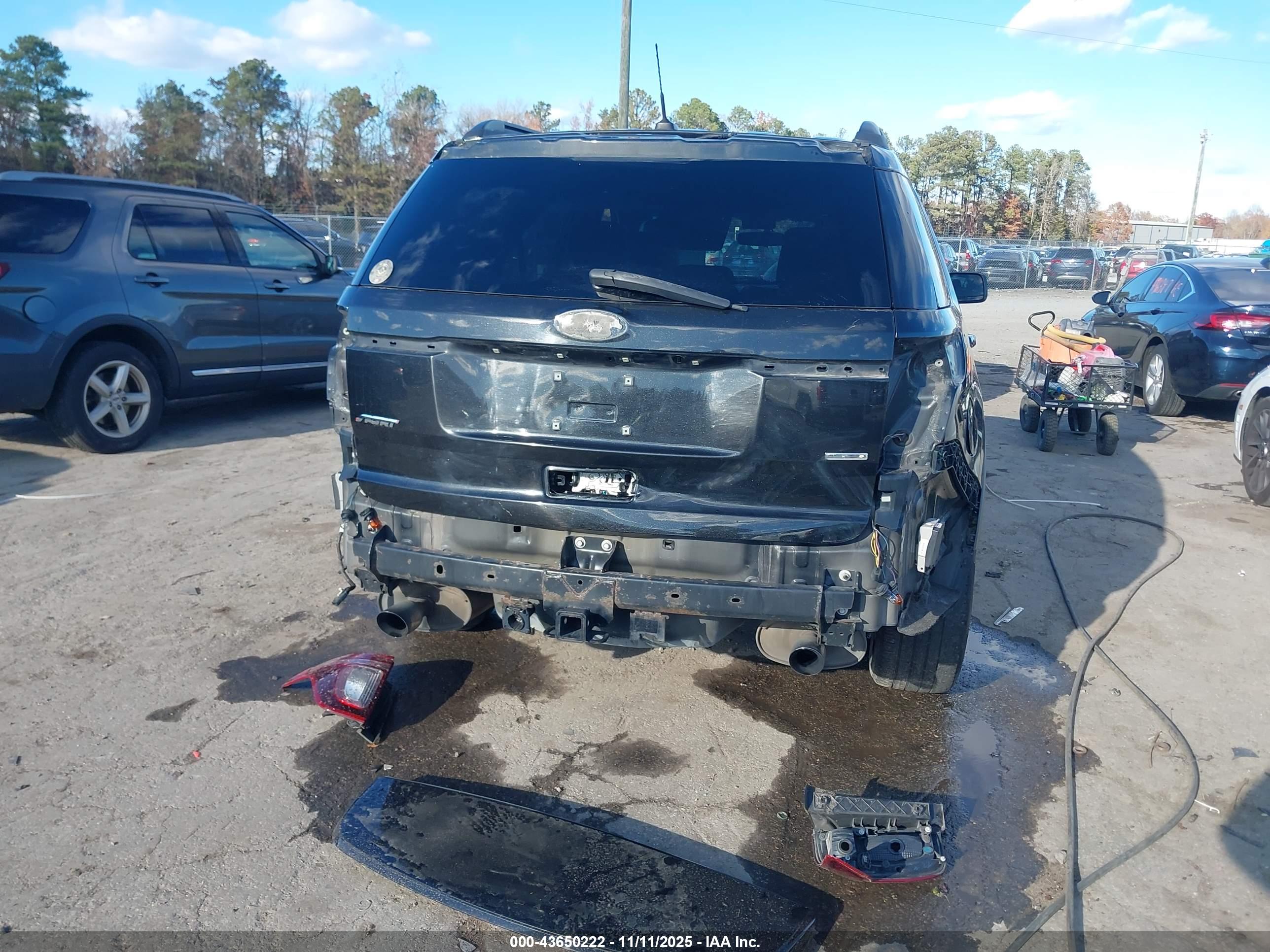 FORD EXPLORER image 6