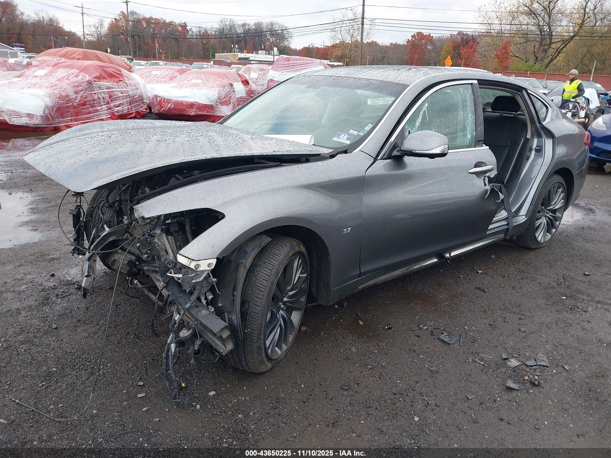 INFINITI Q70L image 2